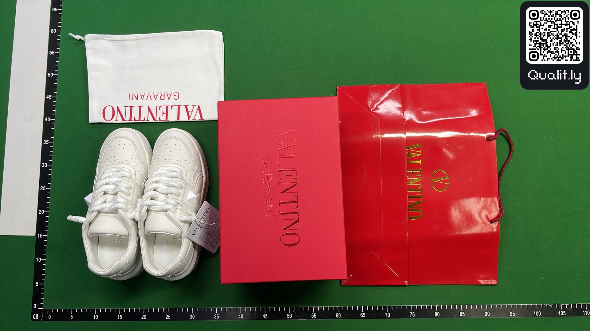 Sneakers QC photo 1 of 6