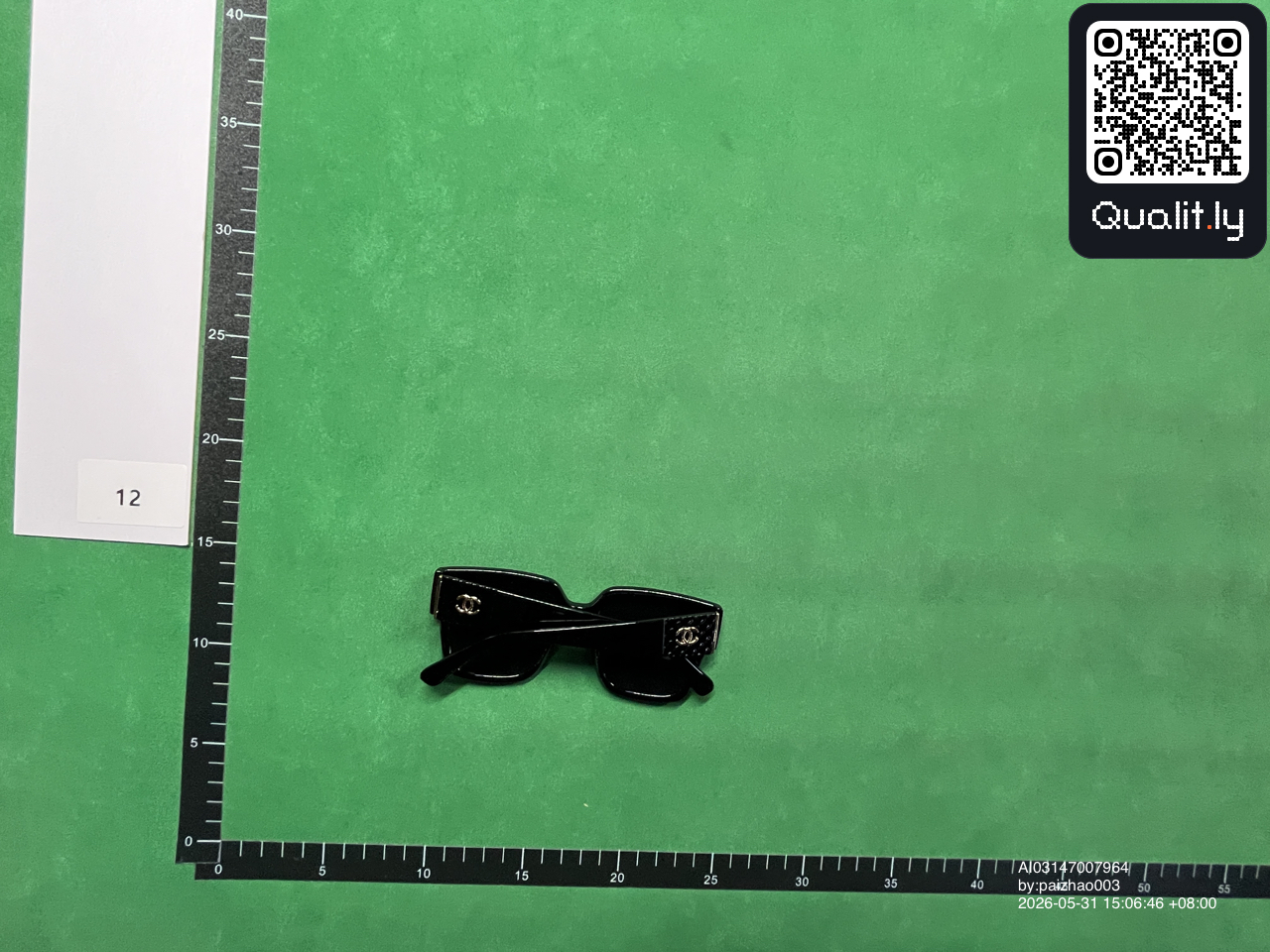 Okulary przeciwsłoneczne — zdjęcie QC 2 z 15