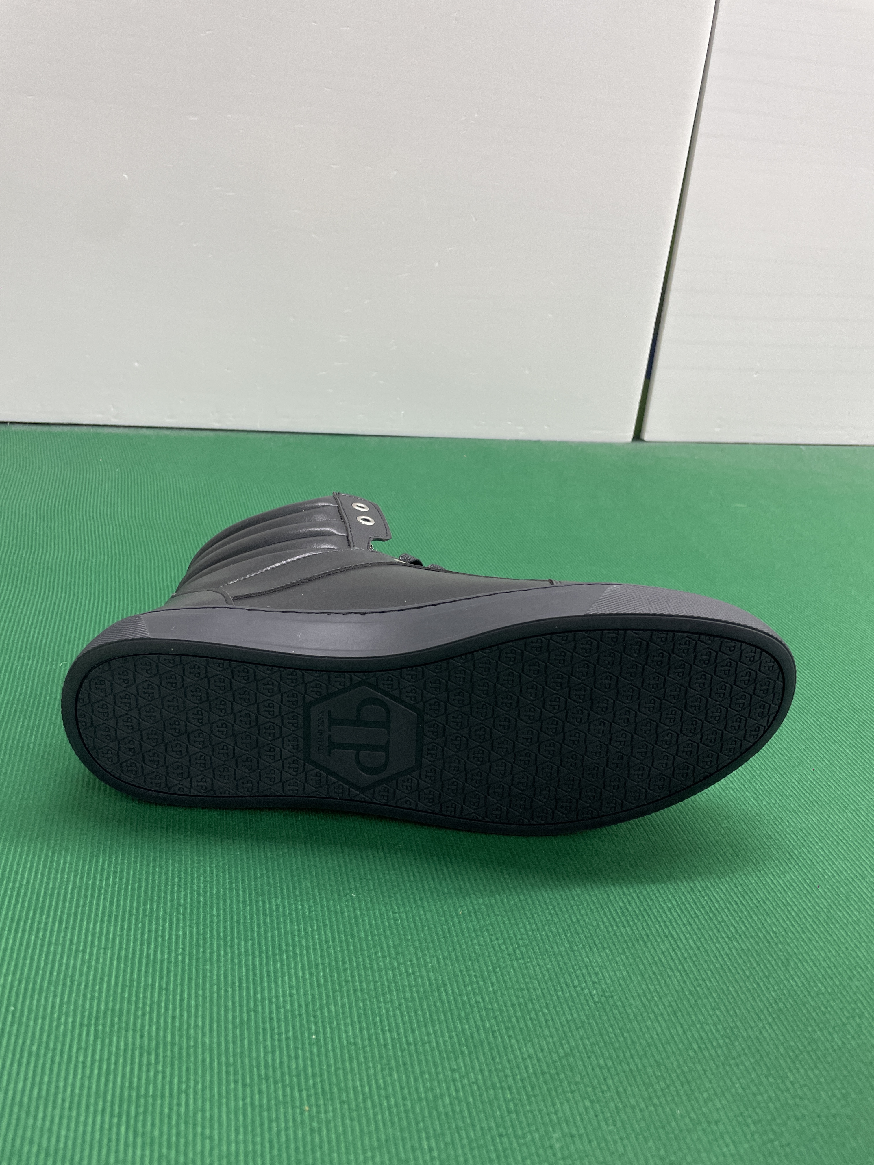 Sneakers QC photo 2 of 67