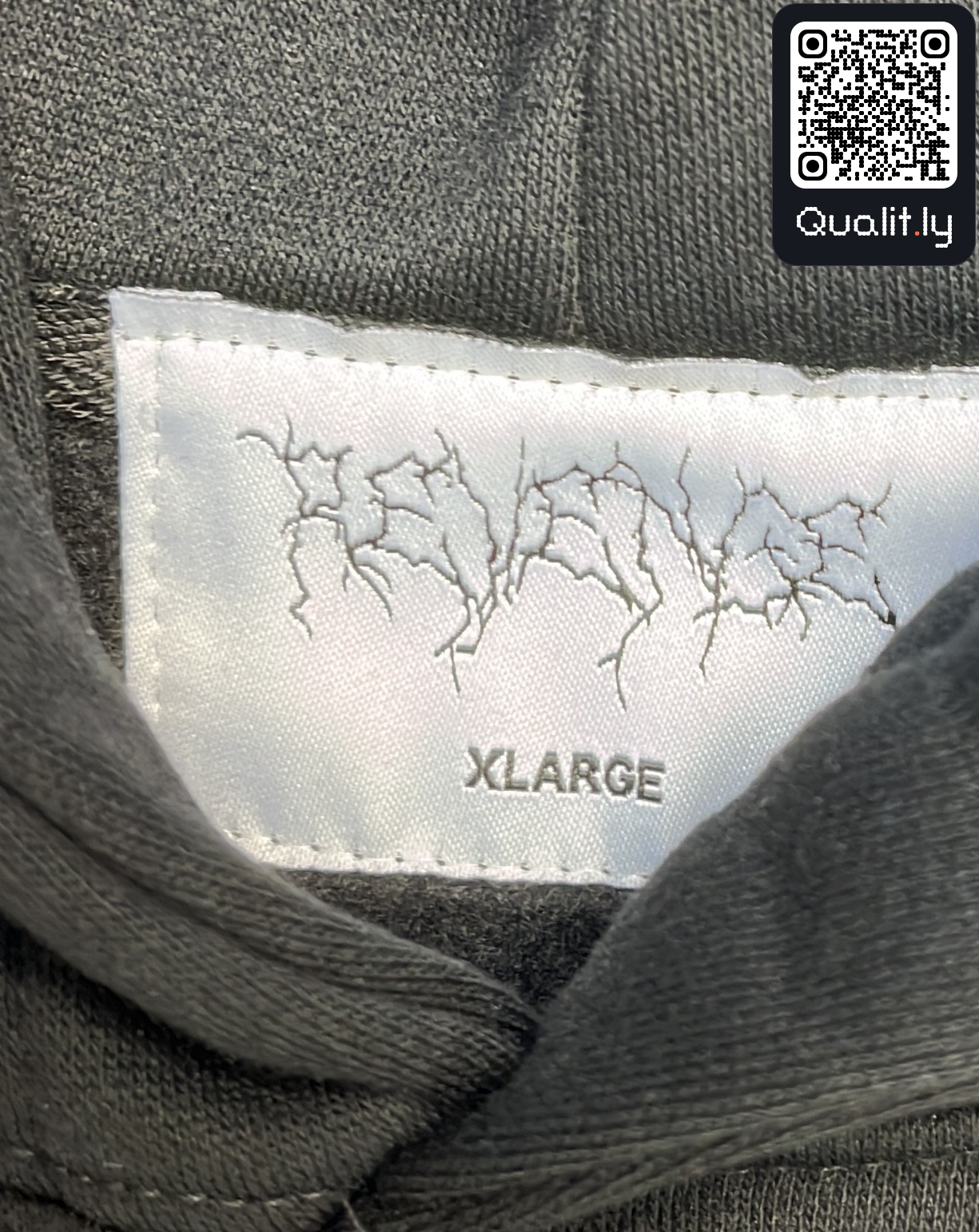 Hoodie — QC-Foto 1 von 4