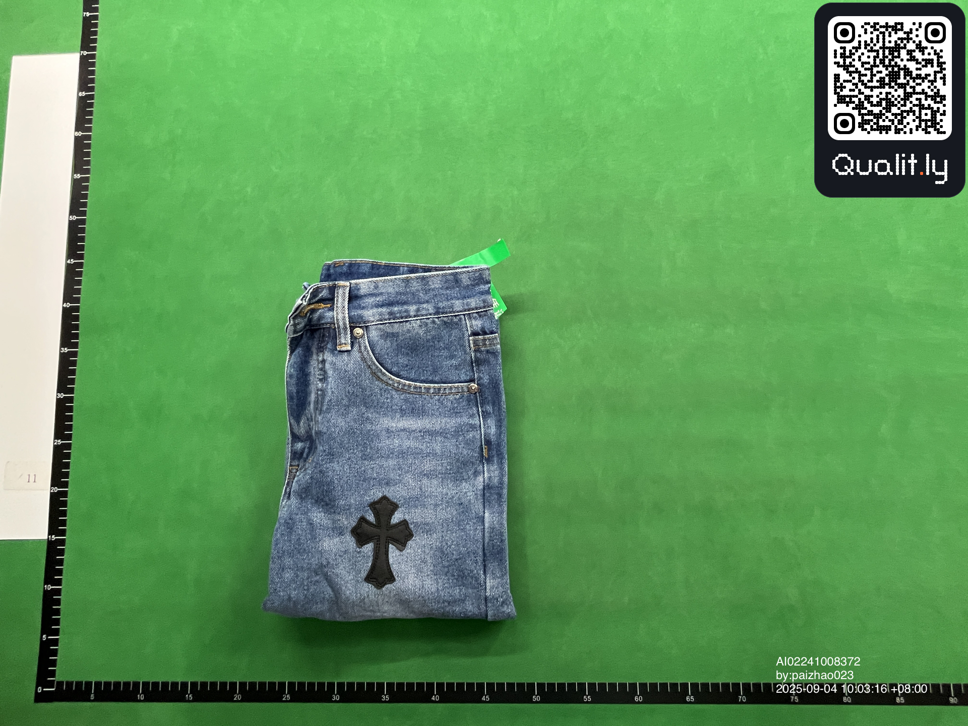 Pantaloni — fotografie QC 1 din 4