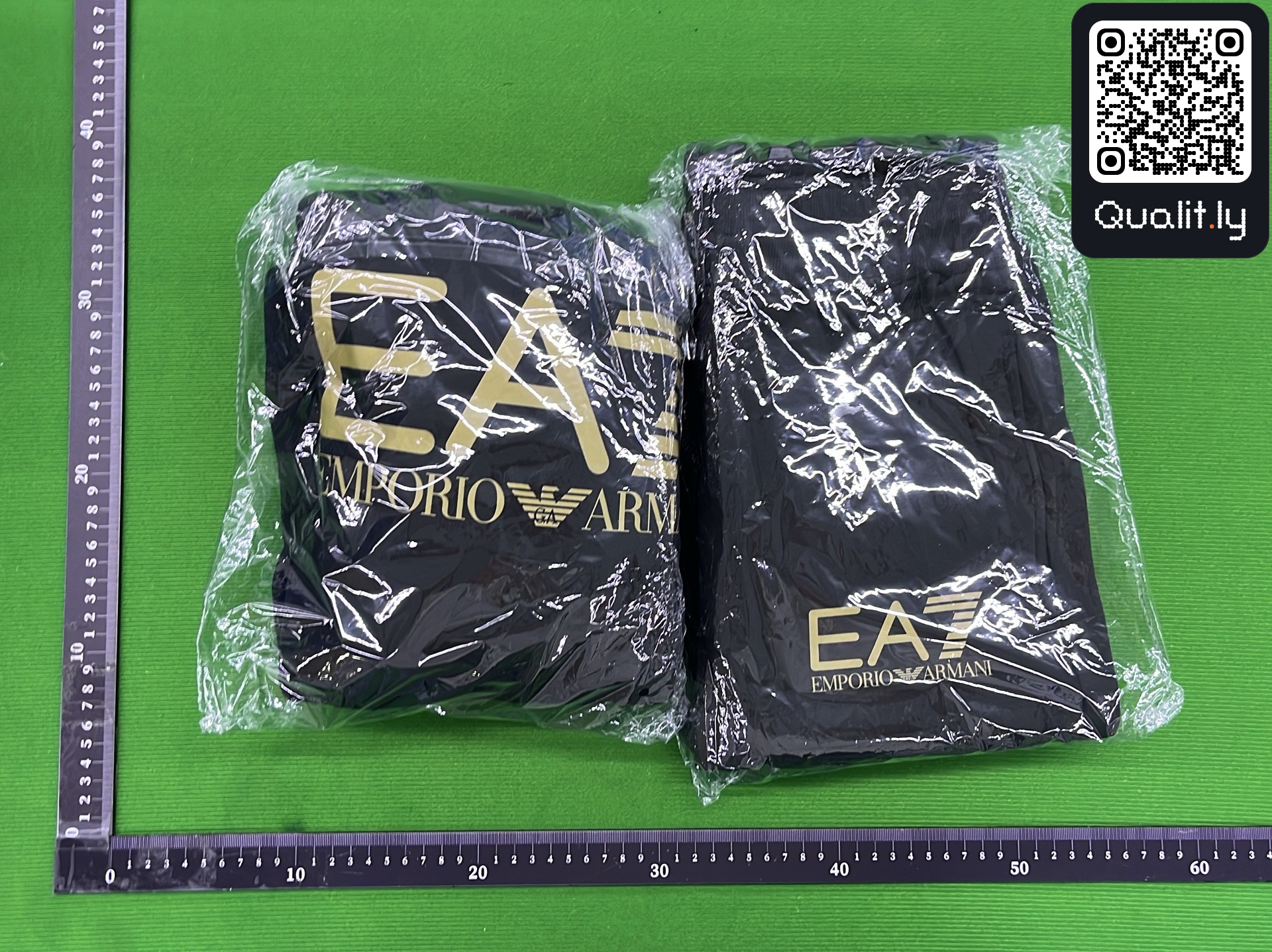 运动套装 QC 照片 1 / 4