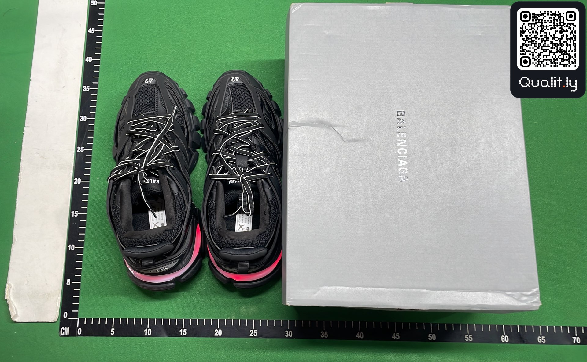 Sneakers — QC-foto 1 av 12