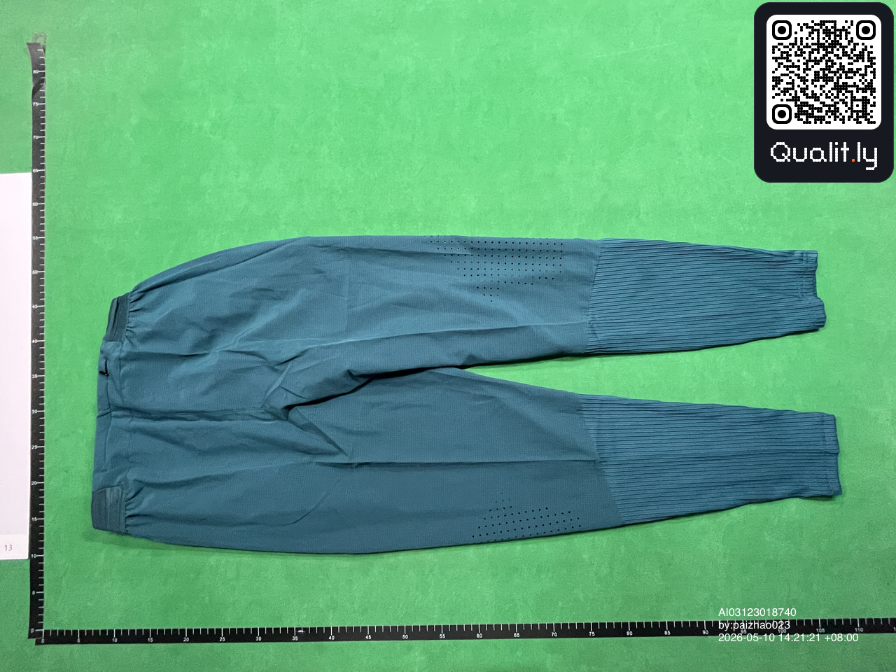 Pantaloni — fotografie QC 3 din 30