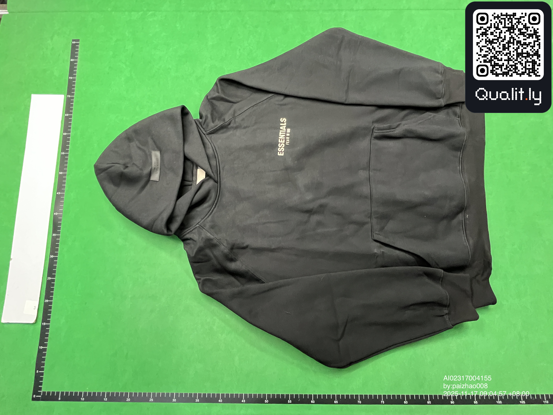 Hoodie QC photo 2 of 34