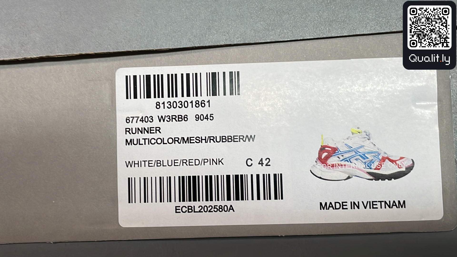 Sneakers QC photo 2 of 12