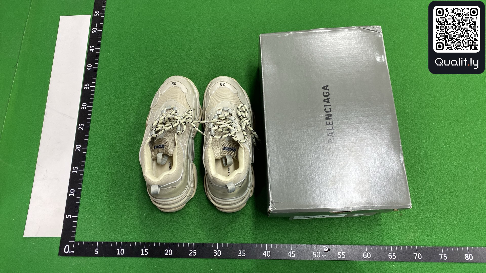Sneakers QC photo 1 of 30