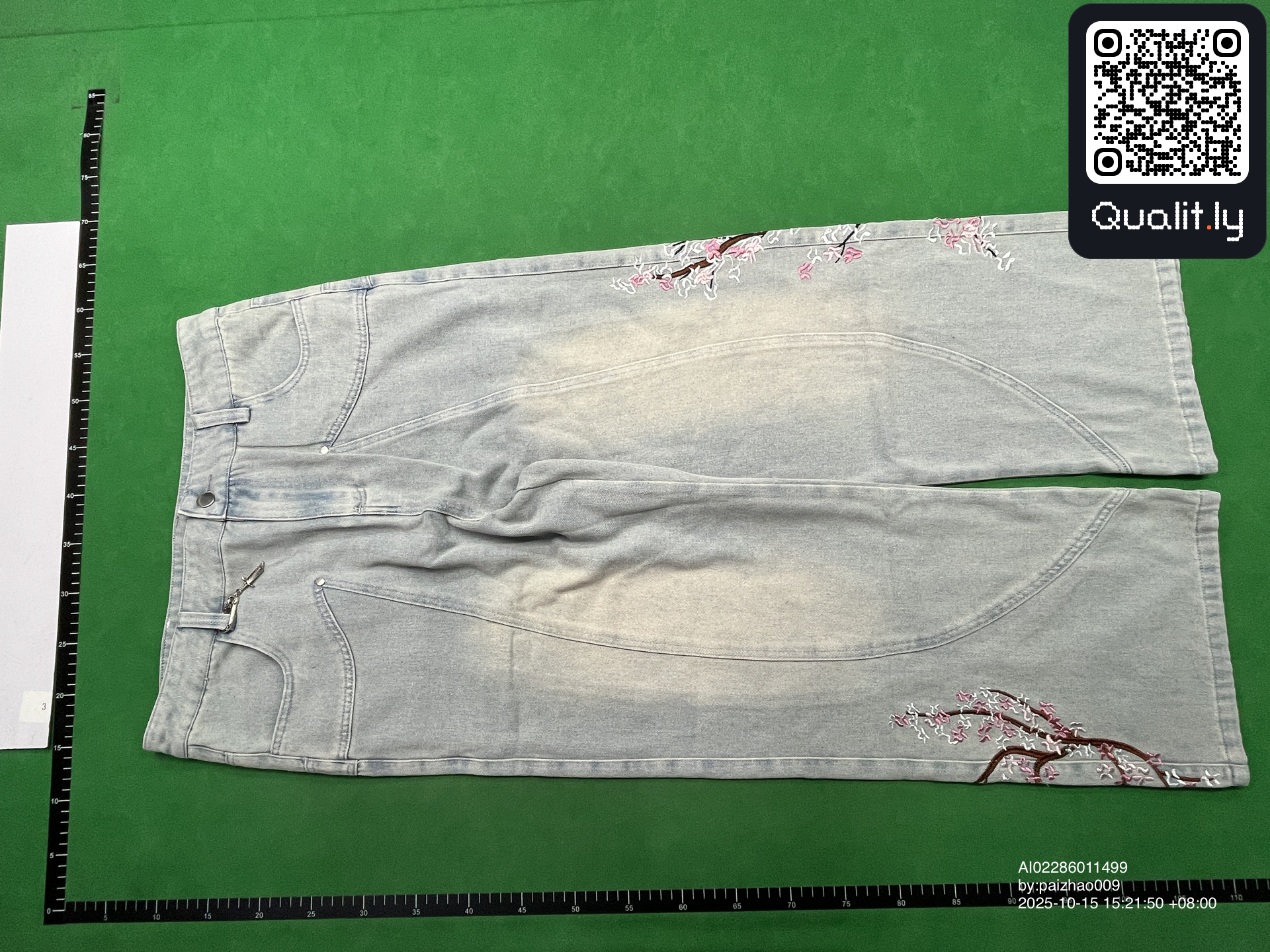 Jeans — QC-foto 3 av 4