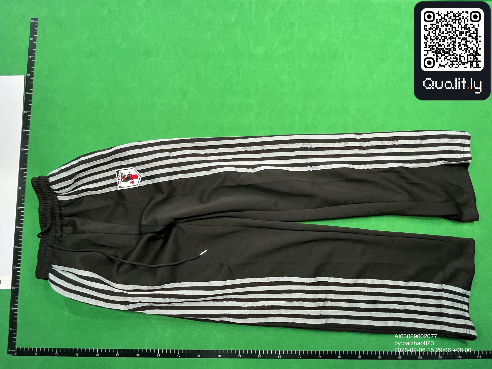 Pants QC photo 2 of 17