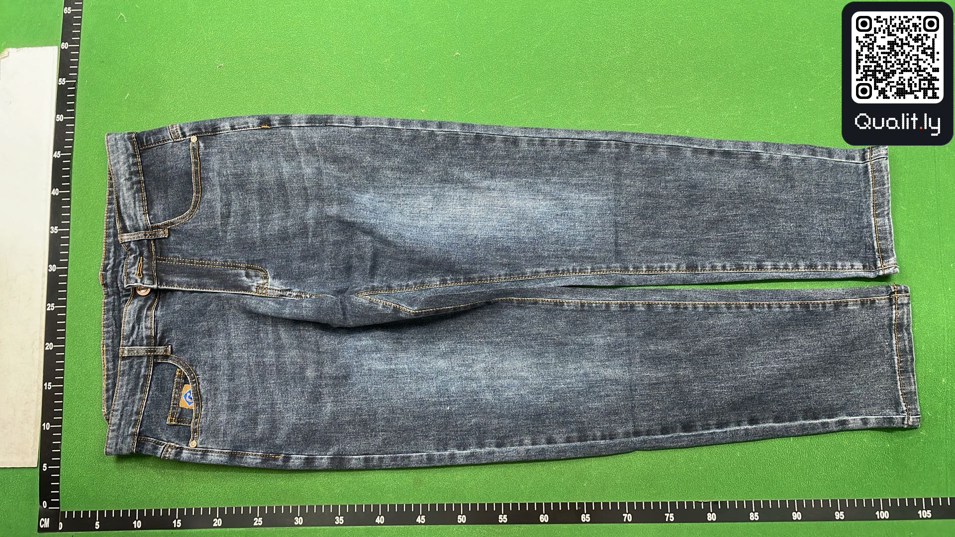 牛仔裤 QC 照片 2 / 4