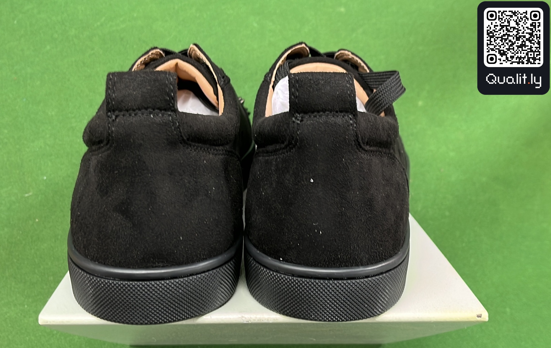 Sneakers QC photo 3 of 130