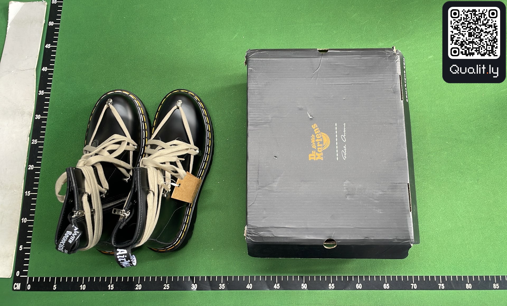 Sneakers QC photo 1 of 133