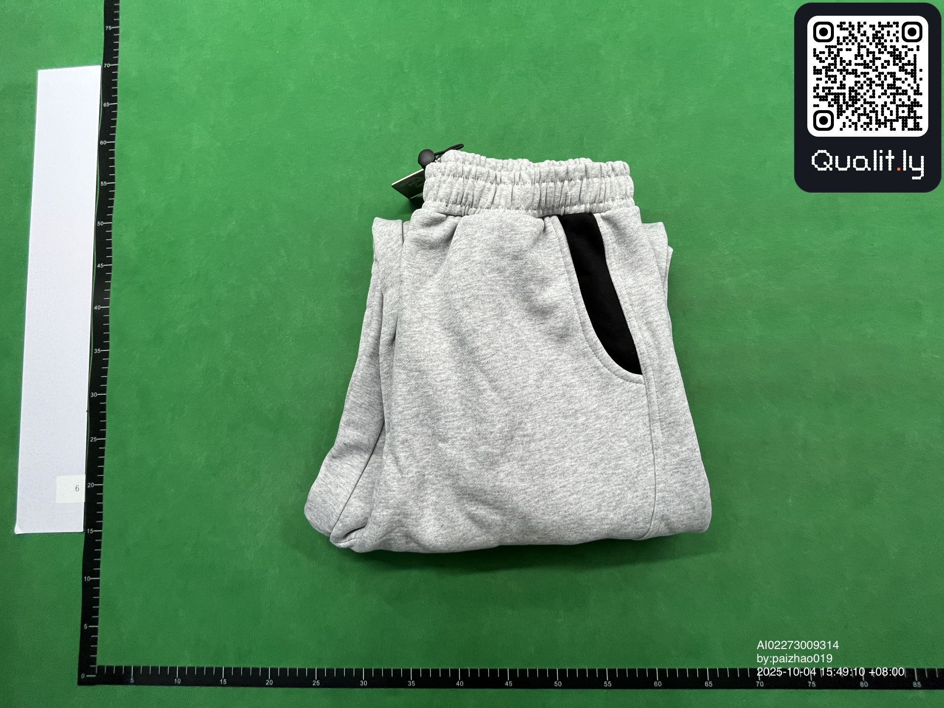 Pull — photo QC 1 sur 8