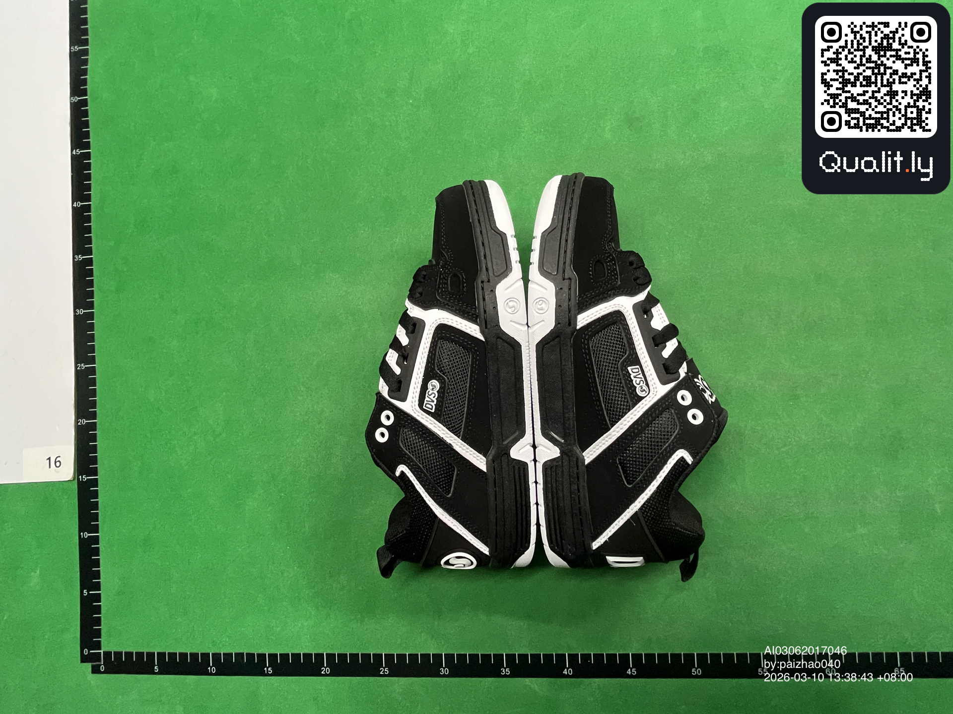 Sneakers — QC-foto 2 av 6