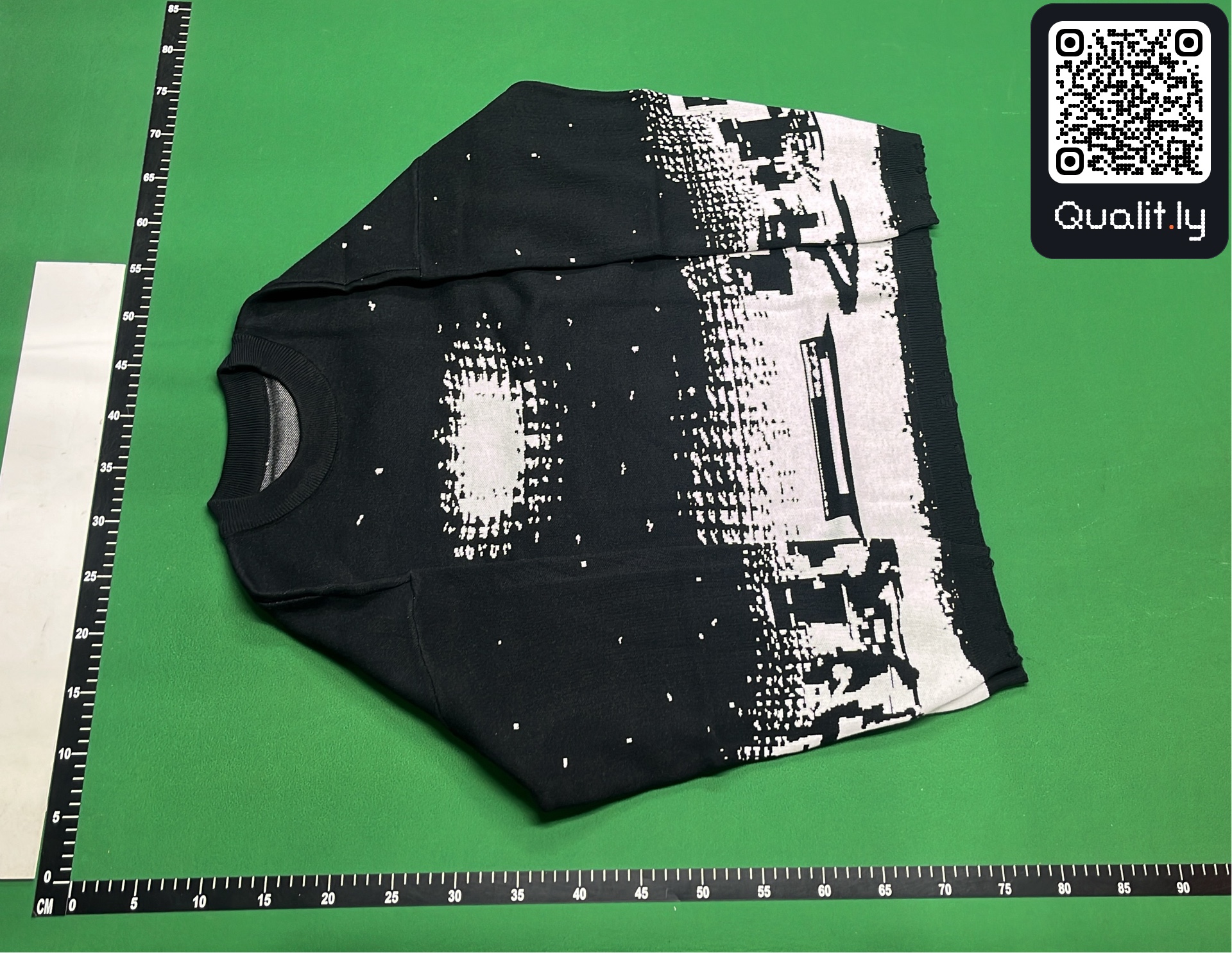 Sweater QC photo 2 of 8