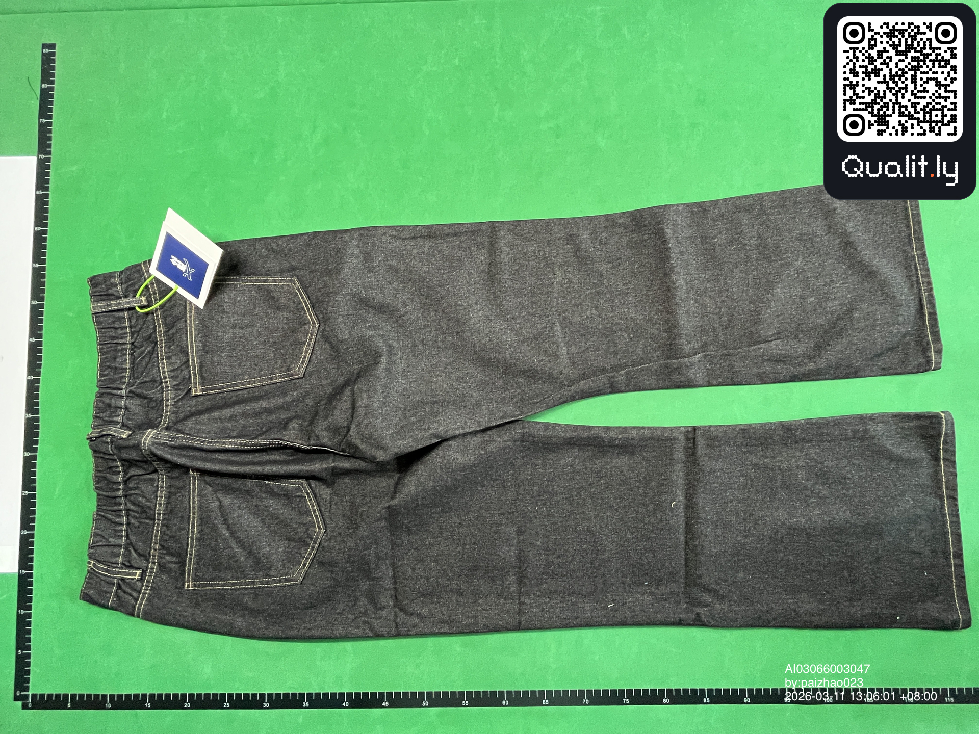 Jeans — QC-foto 2 av 4