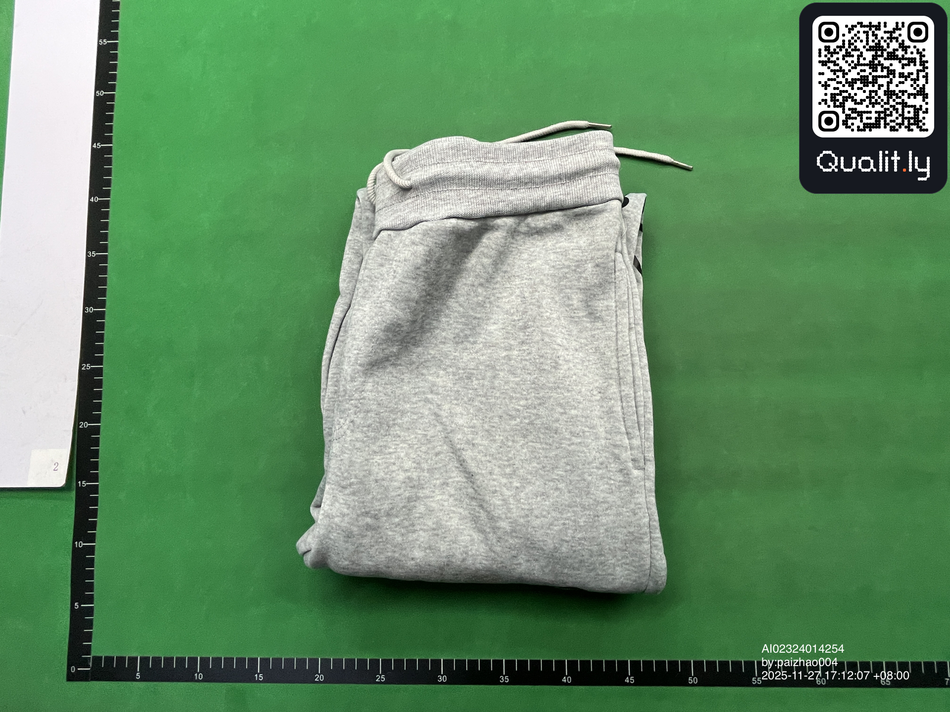 Pantaloni — fotografie QC 1 din 8