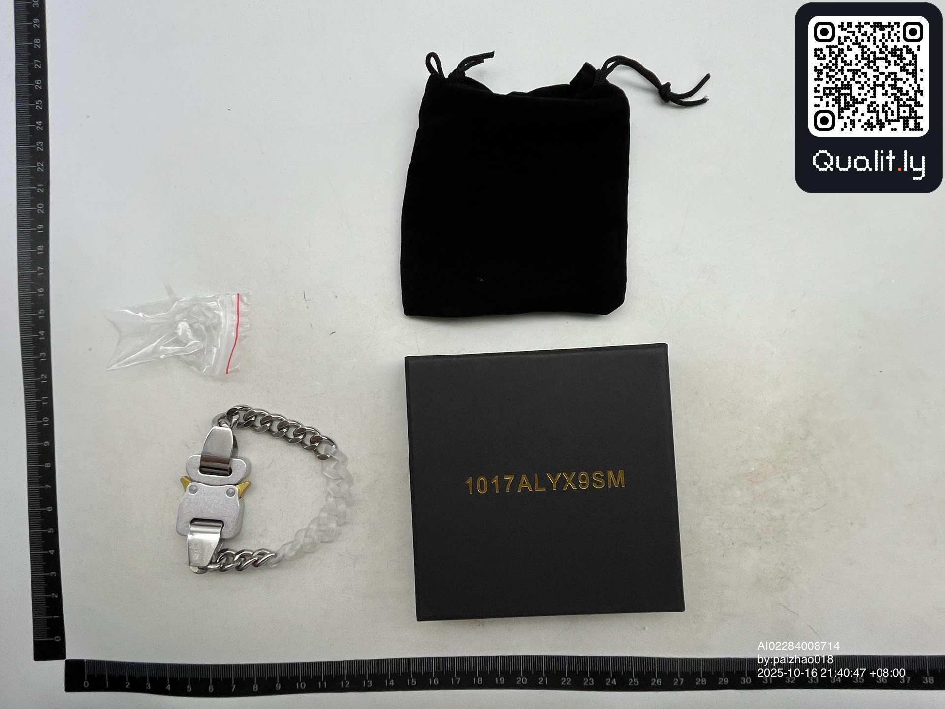 Smycke — QC-foto 1 av 9