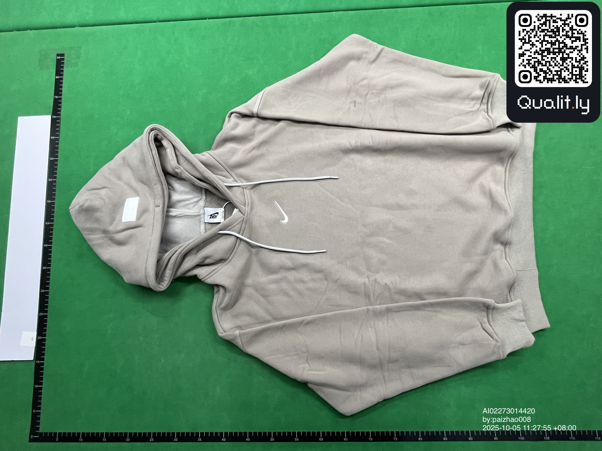 Hoodie — QC-Foto 2 von 34