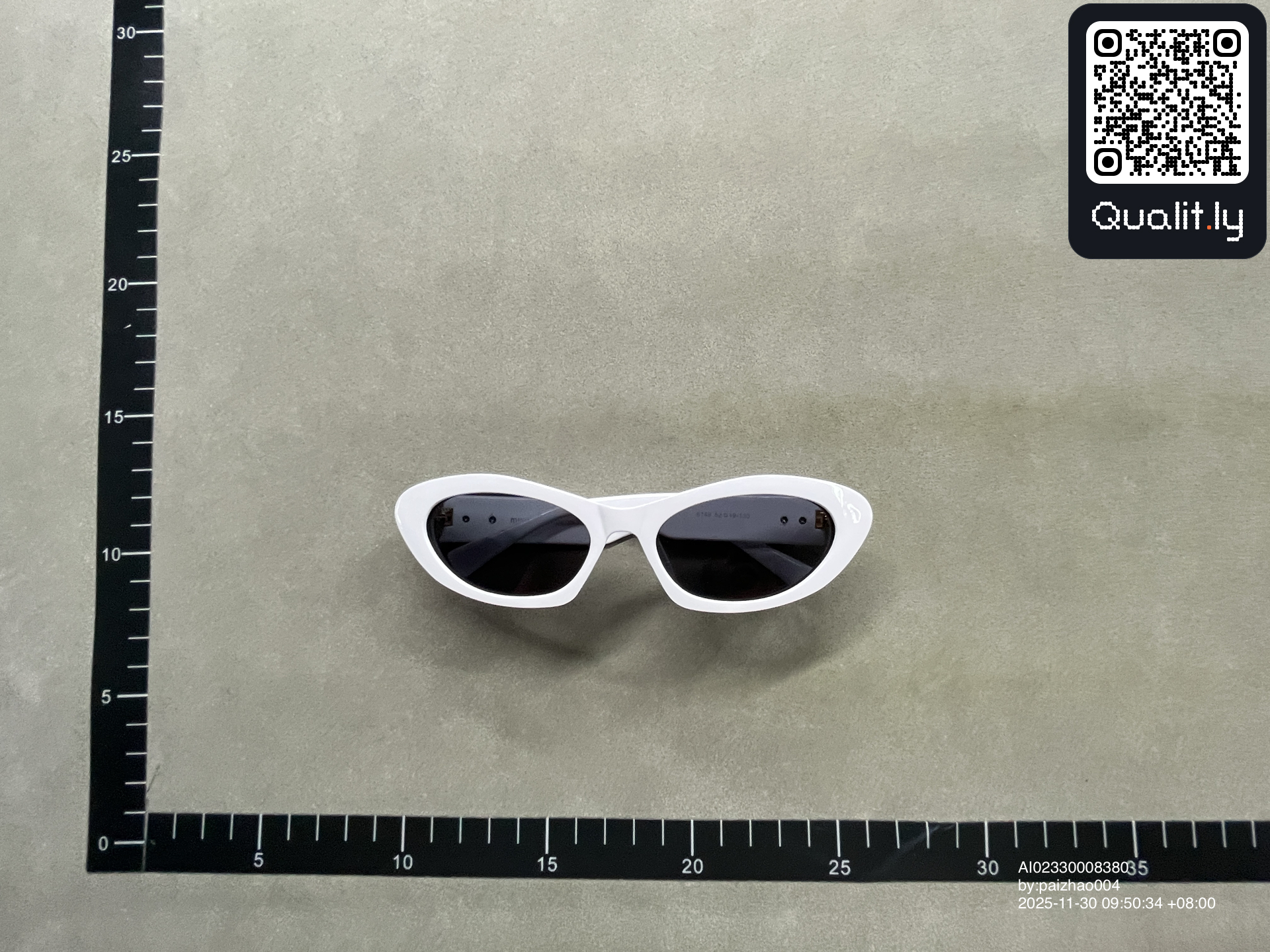 Sonnenbrille — QC-Foto 3 von 9