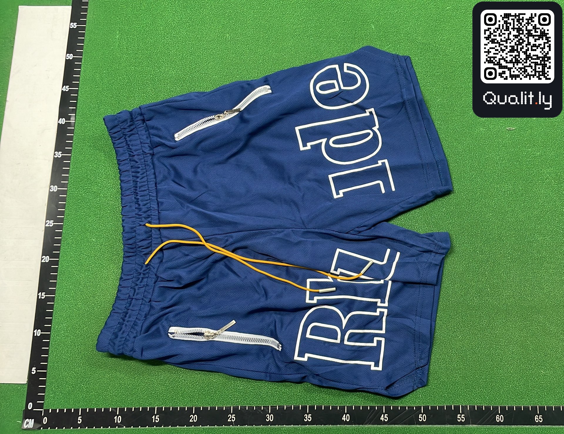 Short — photo QC 2 sur 8