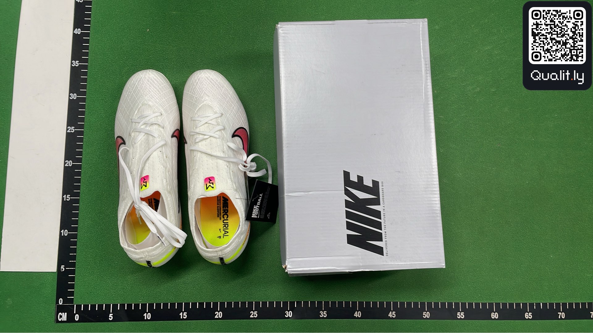 Sneakers — QC-foto 1 van 6