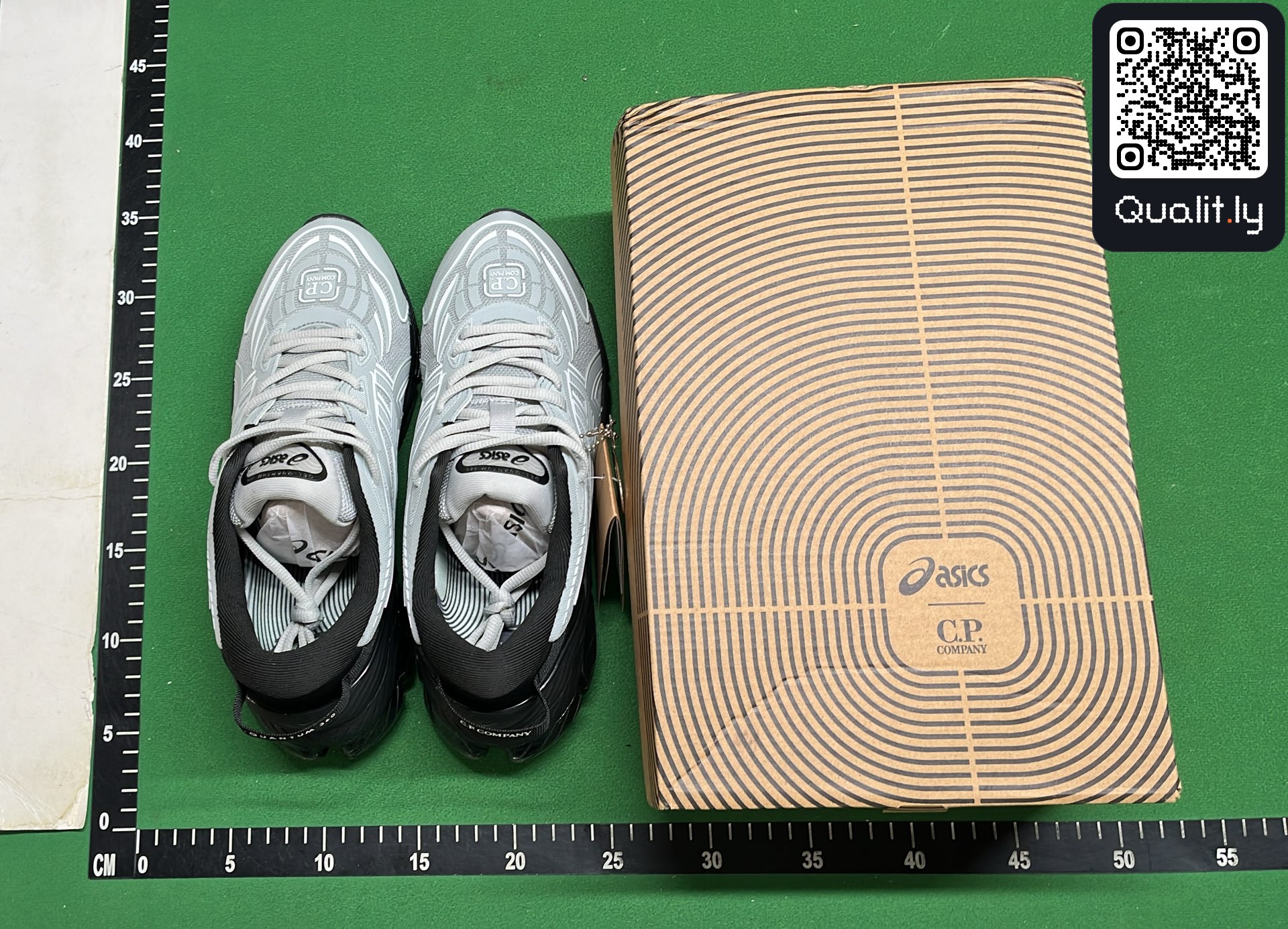 Sneakers QC photo 1 of 12