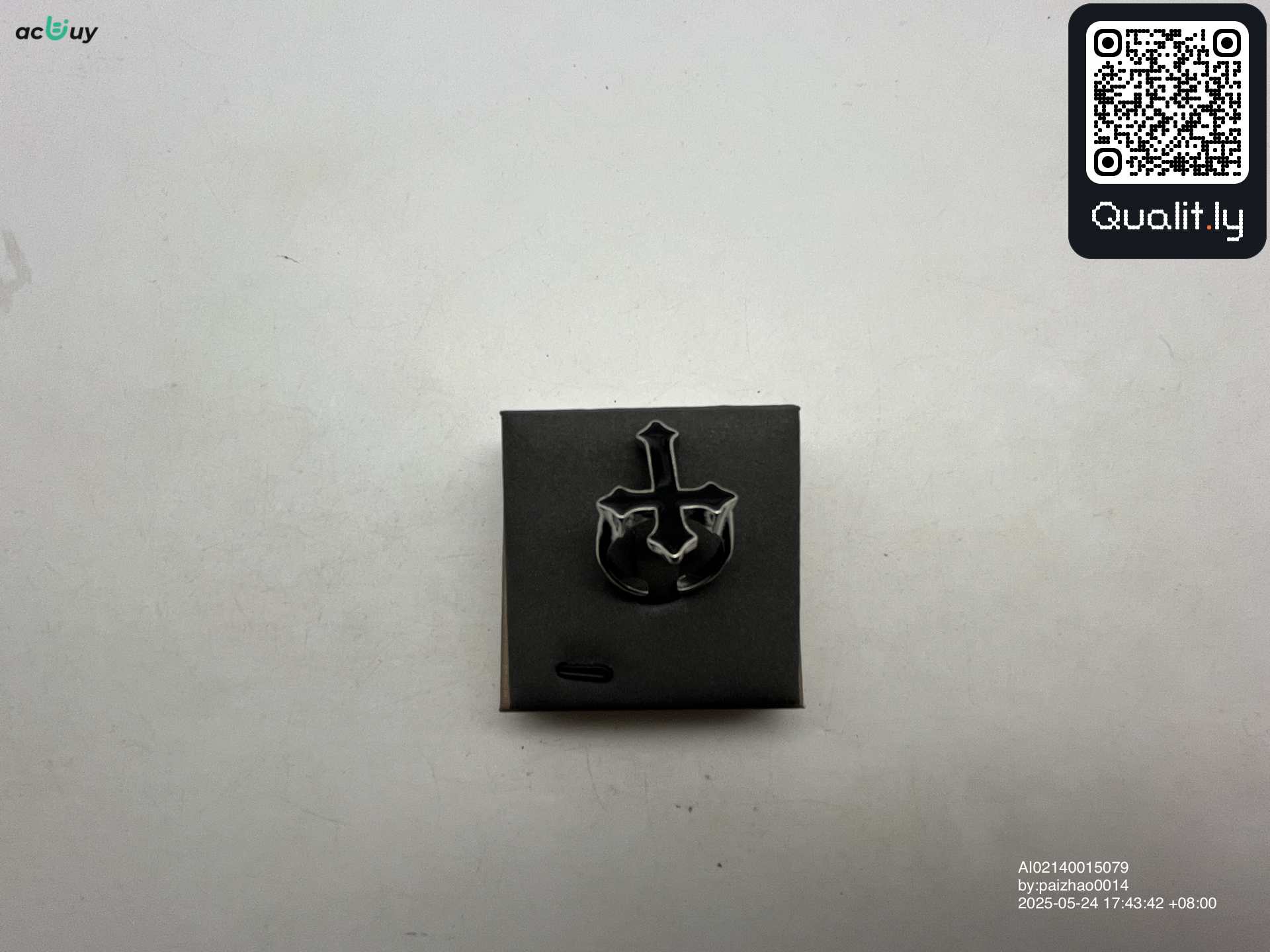 Bijuterie — fotografie QC 3 din 9