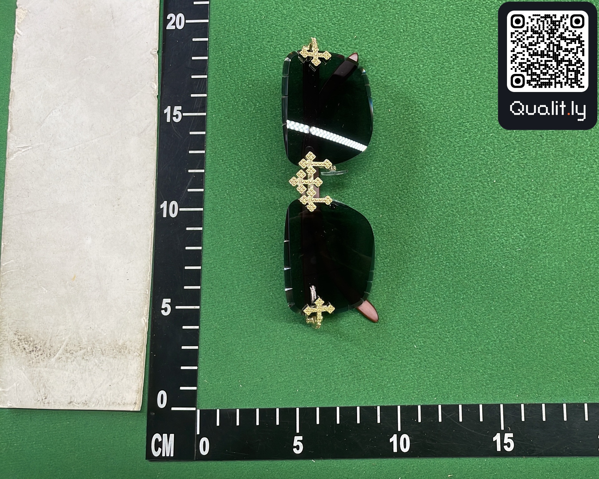 Sunglasses QC photo 1 of 12