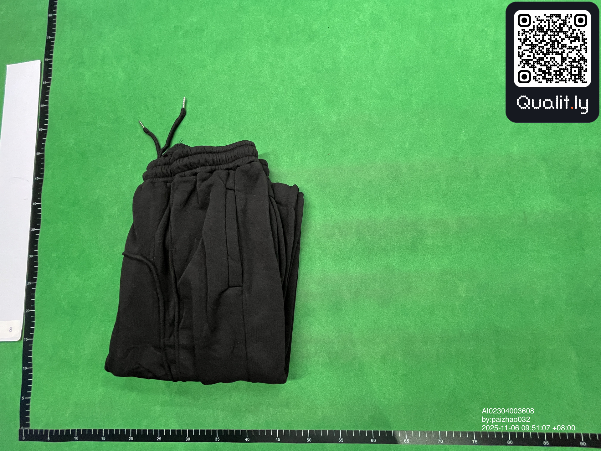 Pants QC photo 1 of 32