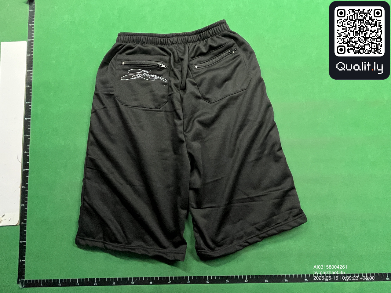 Short — photo QC 2 sur 4