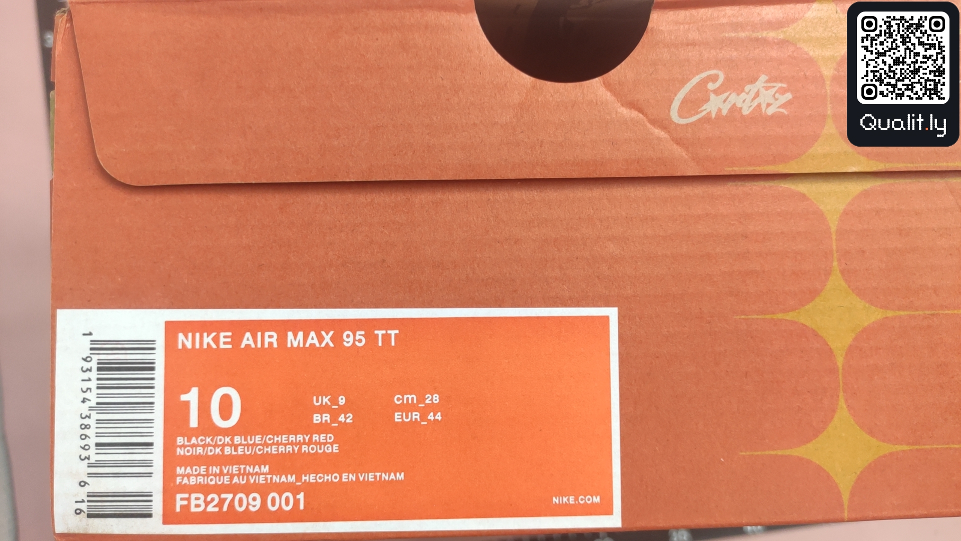 Sneakers QC photo 1 of 139