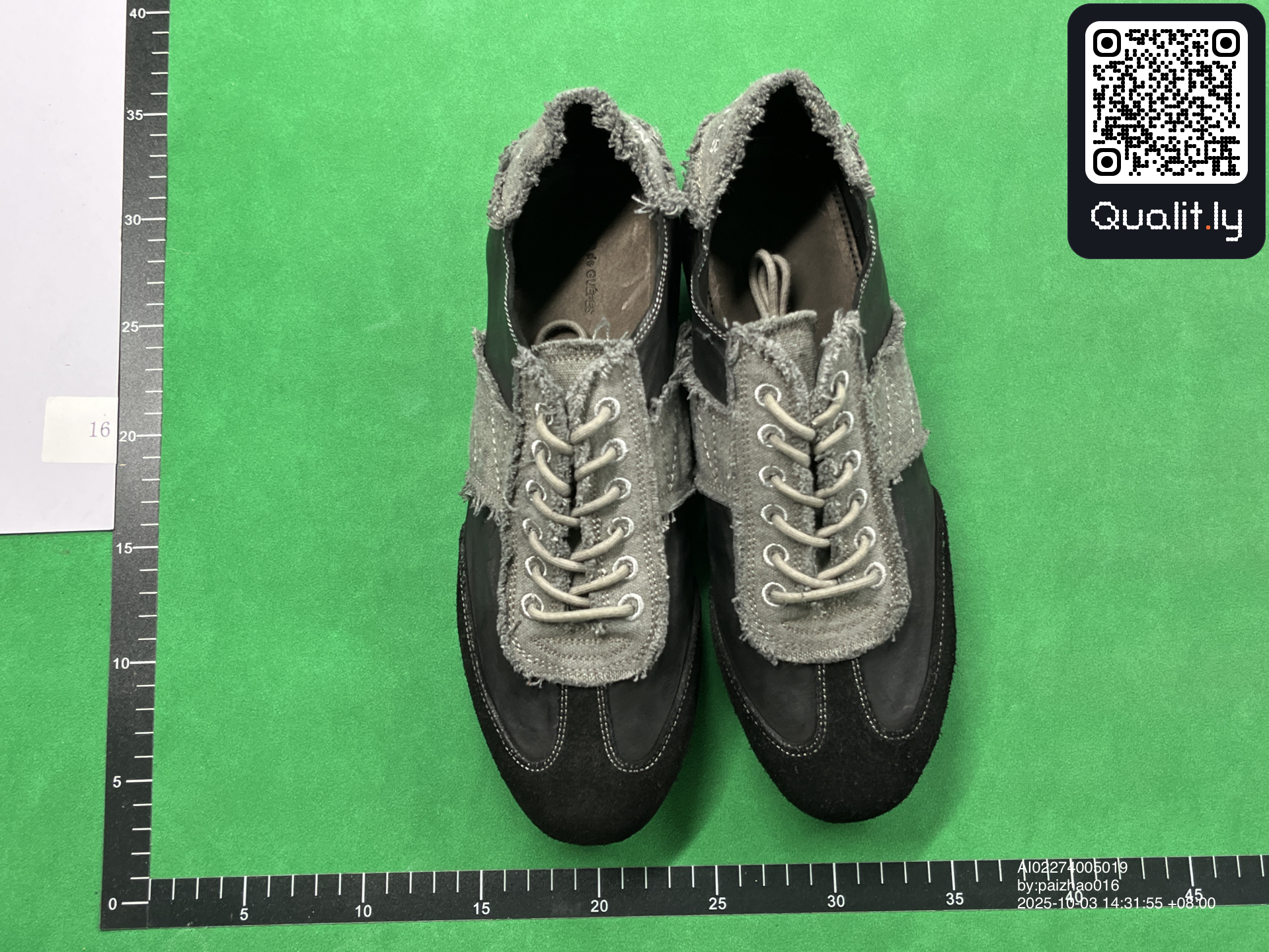 Sneaker — QC-Foto 1 von 6