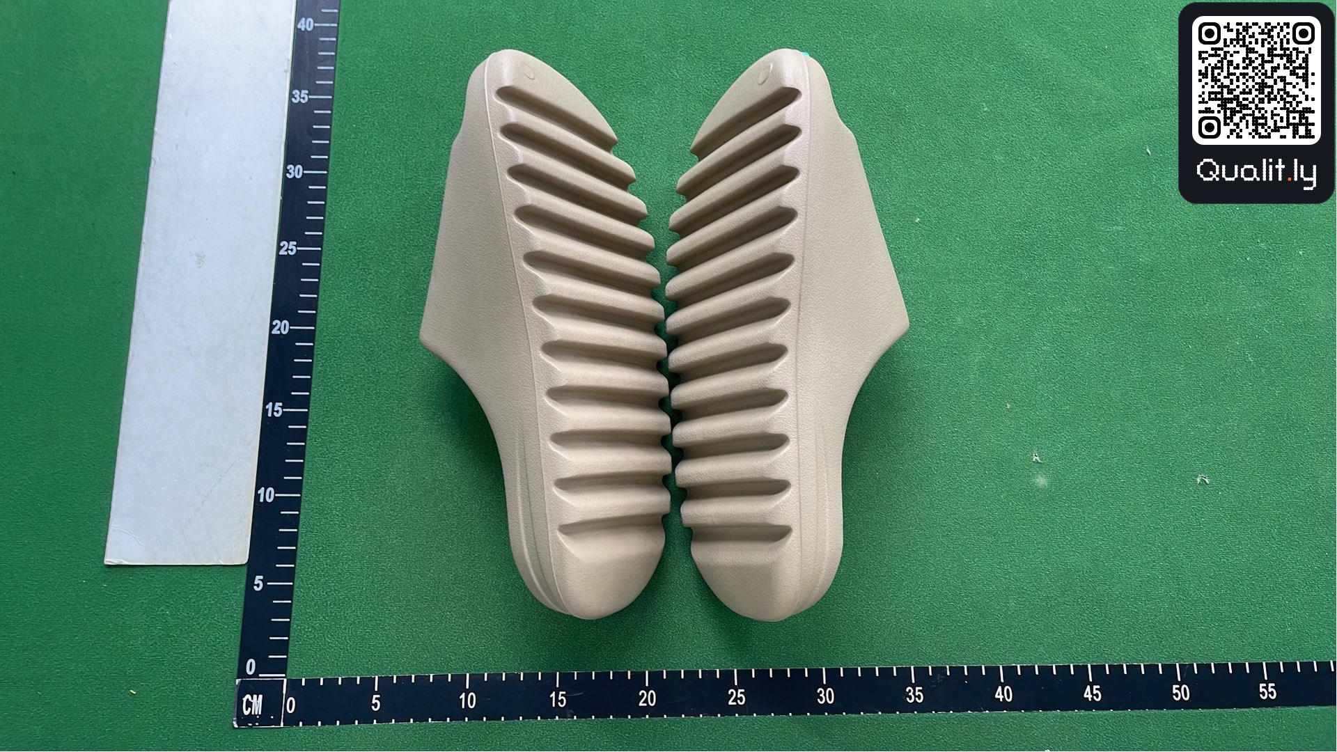Slides QC photo 3 of 45