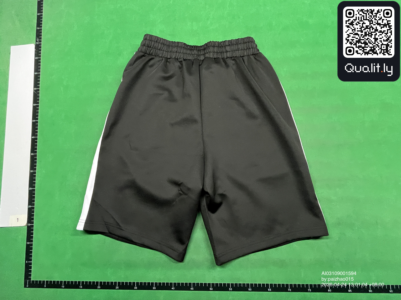 Pantaloncini — foto QC 2 di 10