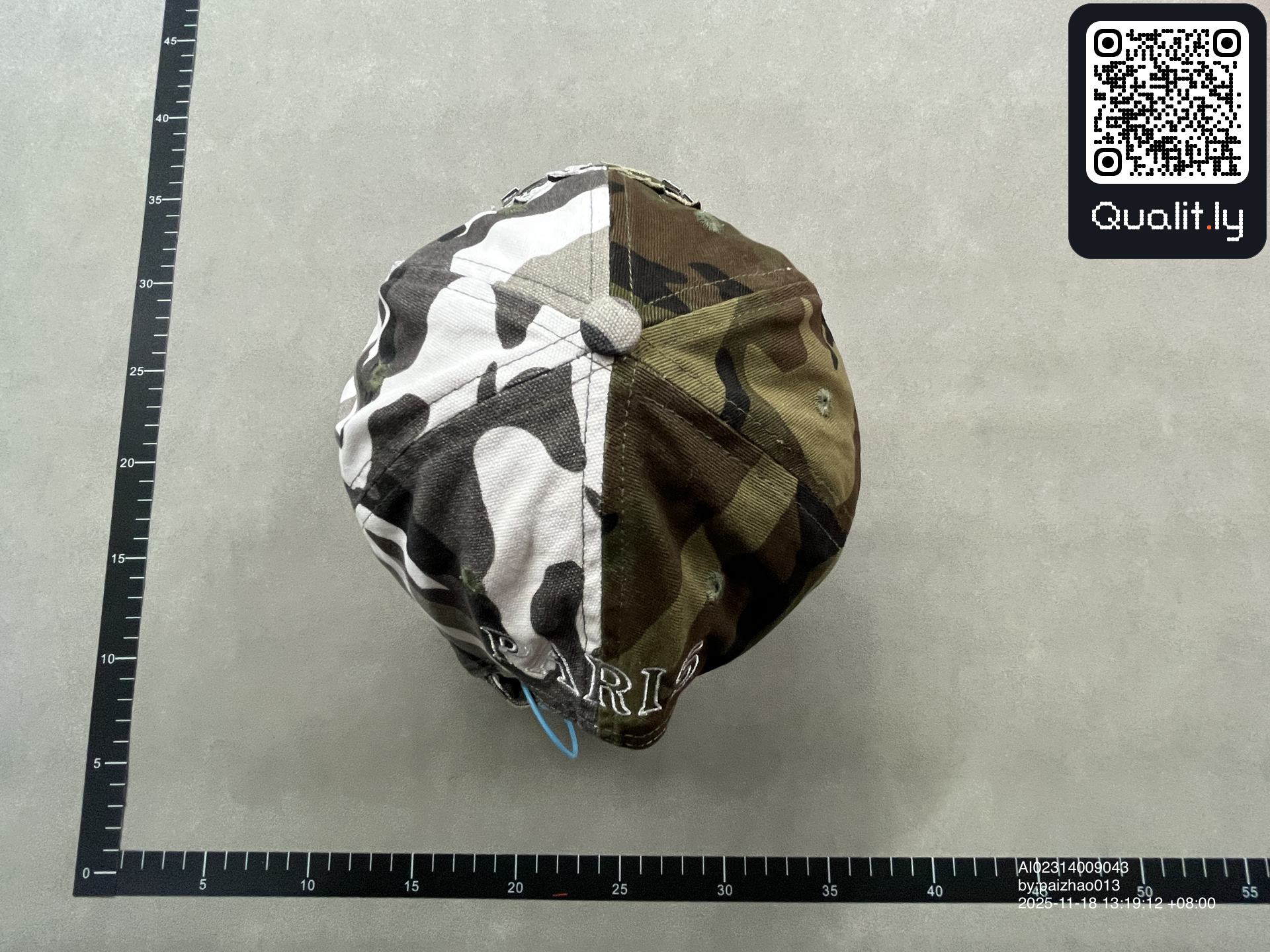 Casquette — photo QC 2 sur 3