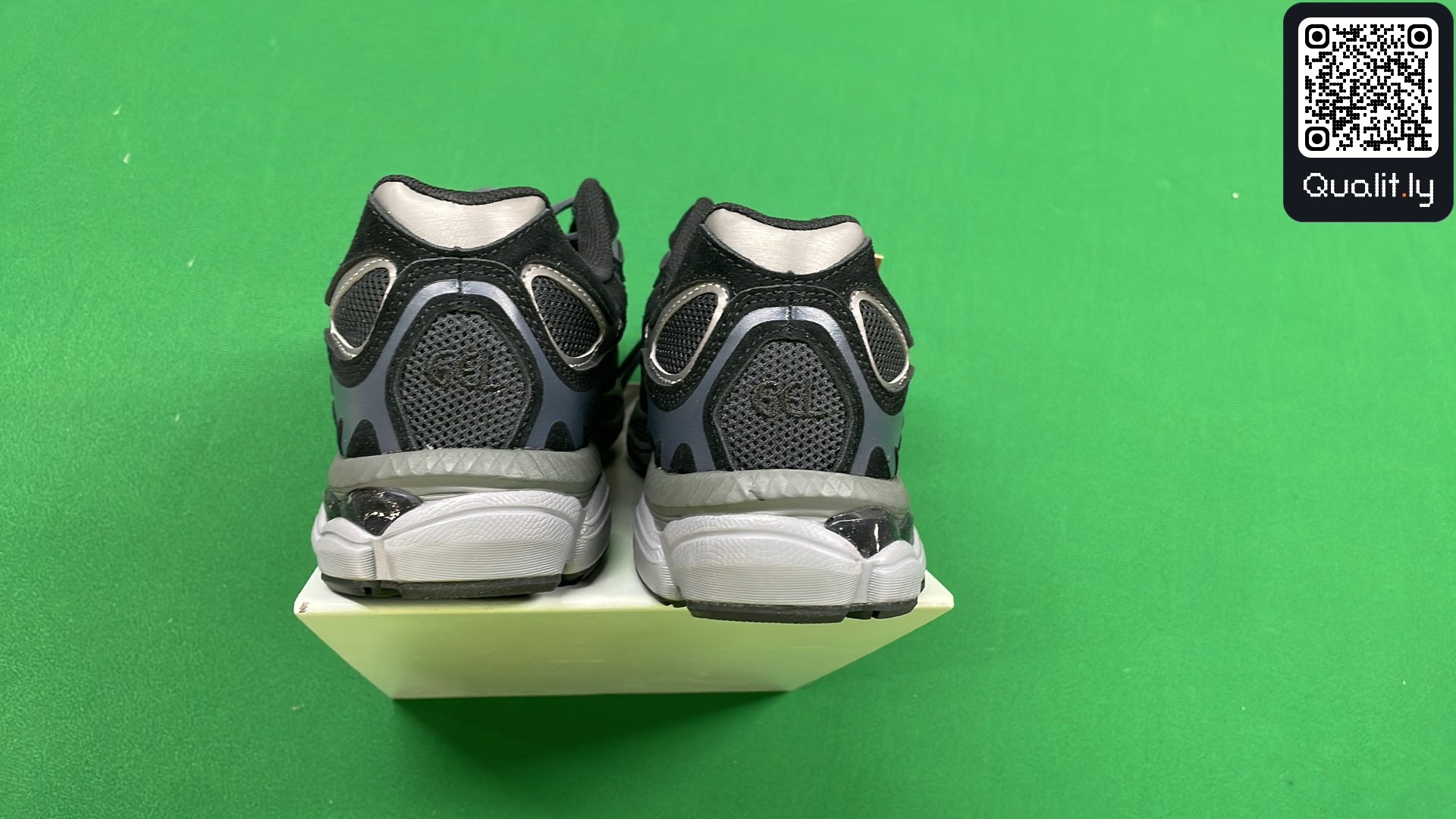 Sneakers — QC-foto 3 van 16