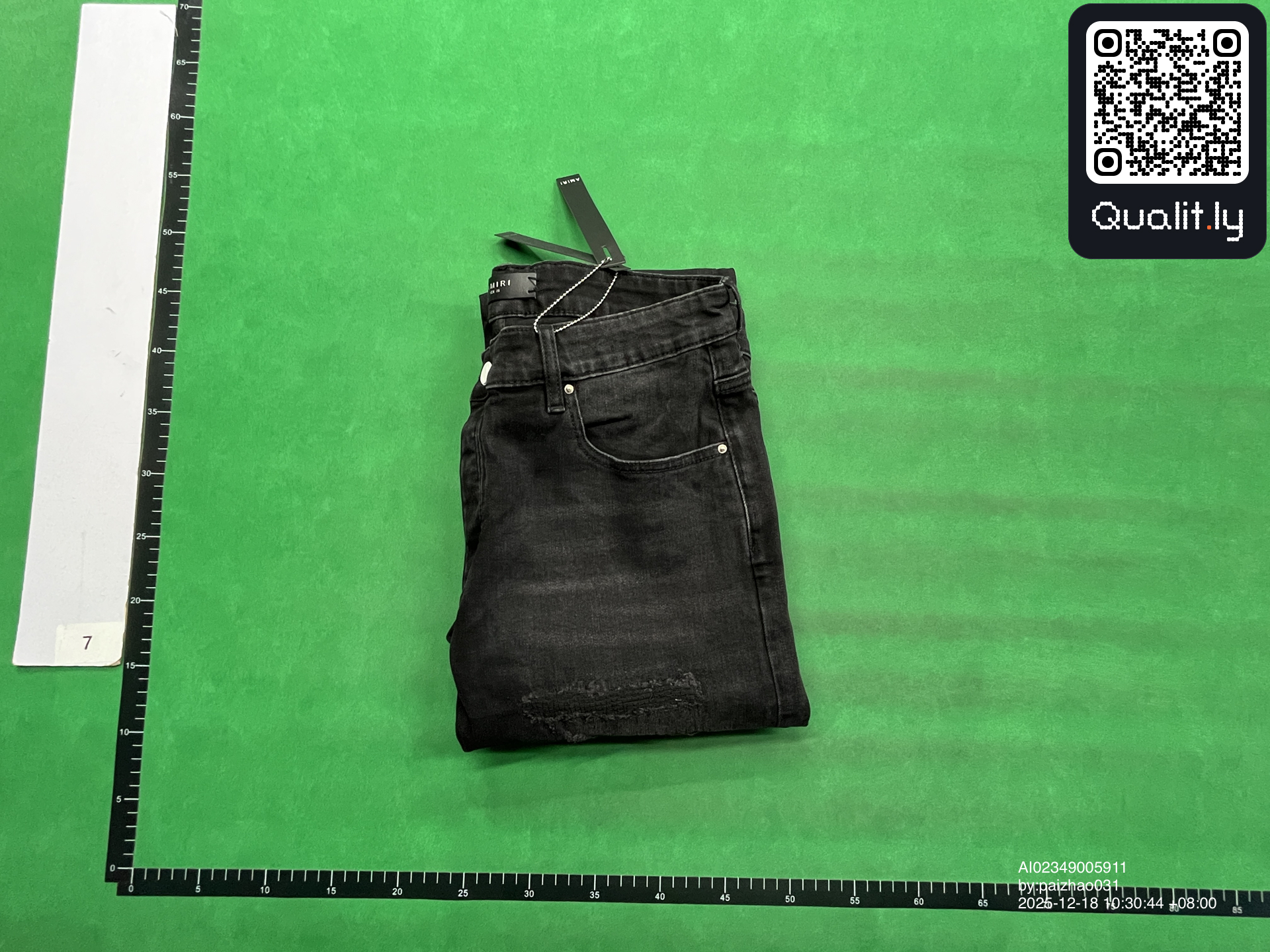 Blugi — fotografie QC 1 din 4