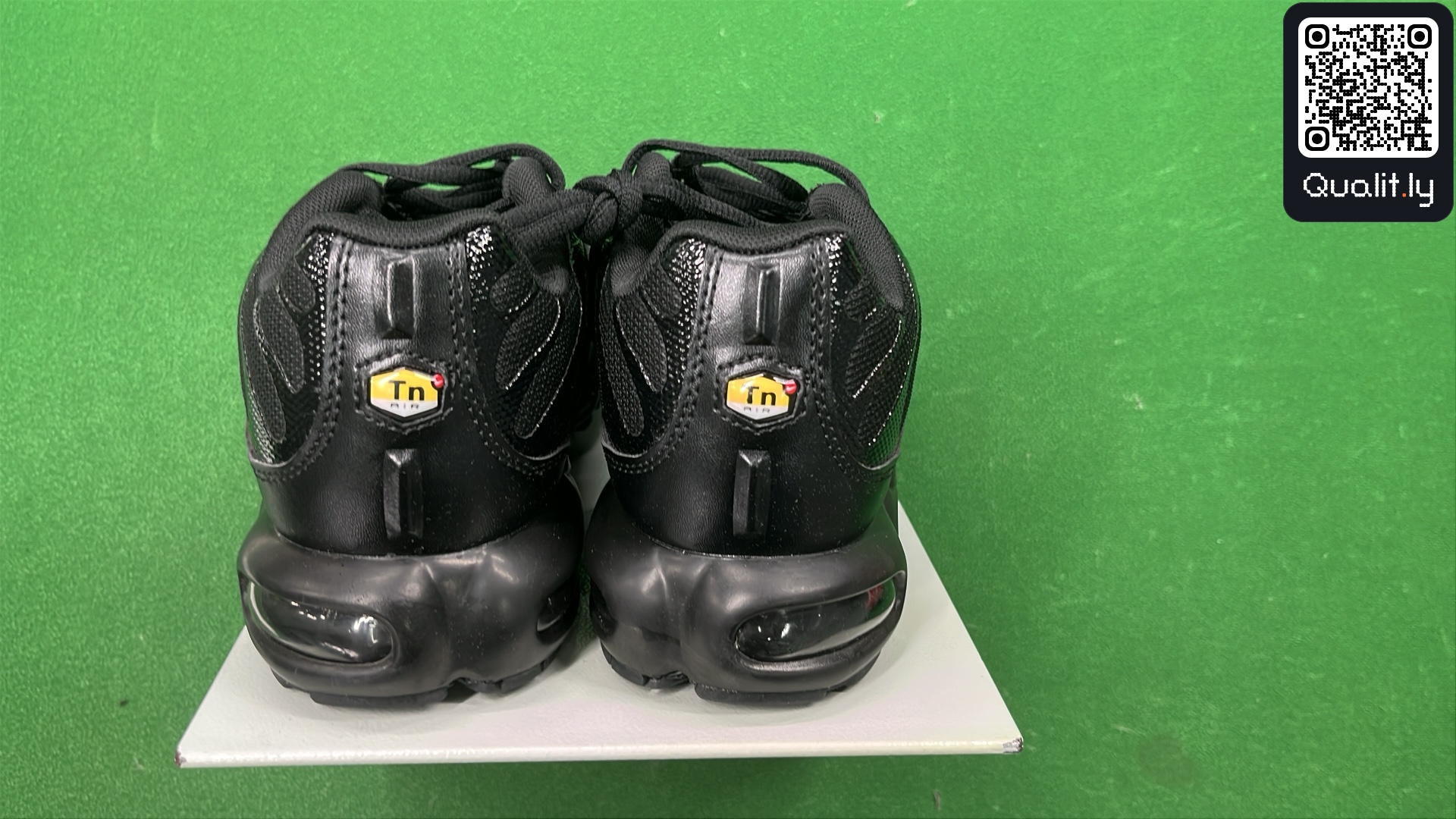 Sneakers — foto QC 3 di 6