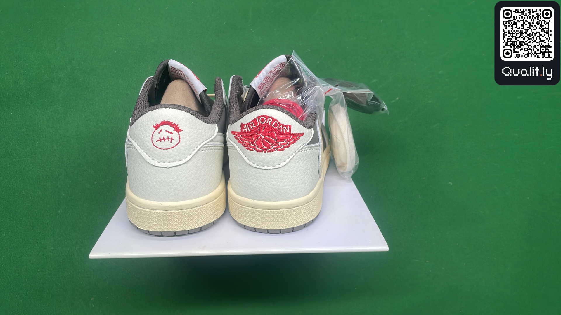 Sneakers QC photo 3 of 18