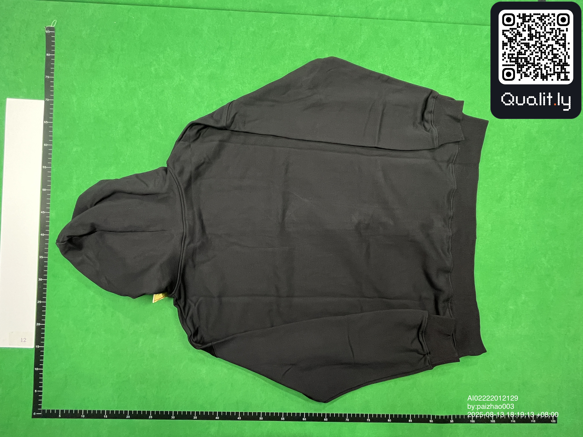 Bluza z kapturem — zdjęcie QC 2 z 4