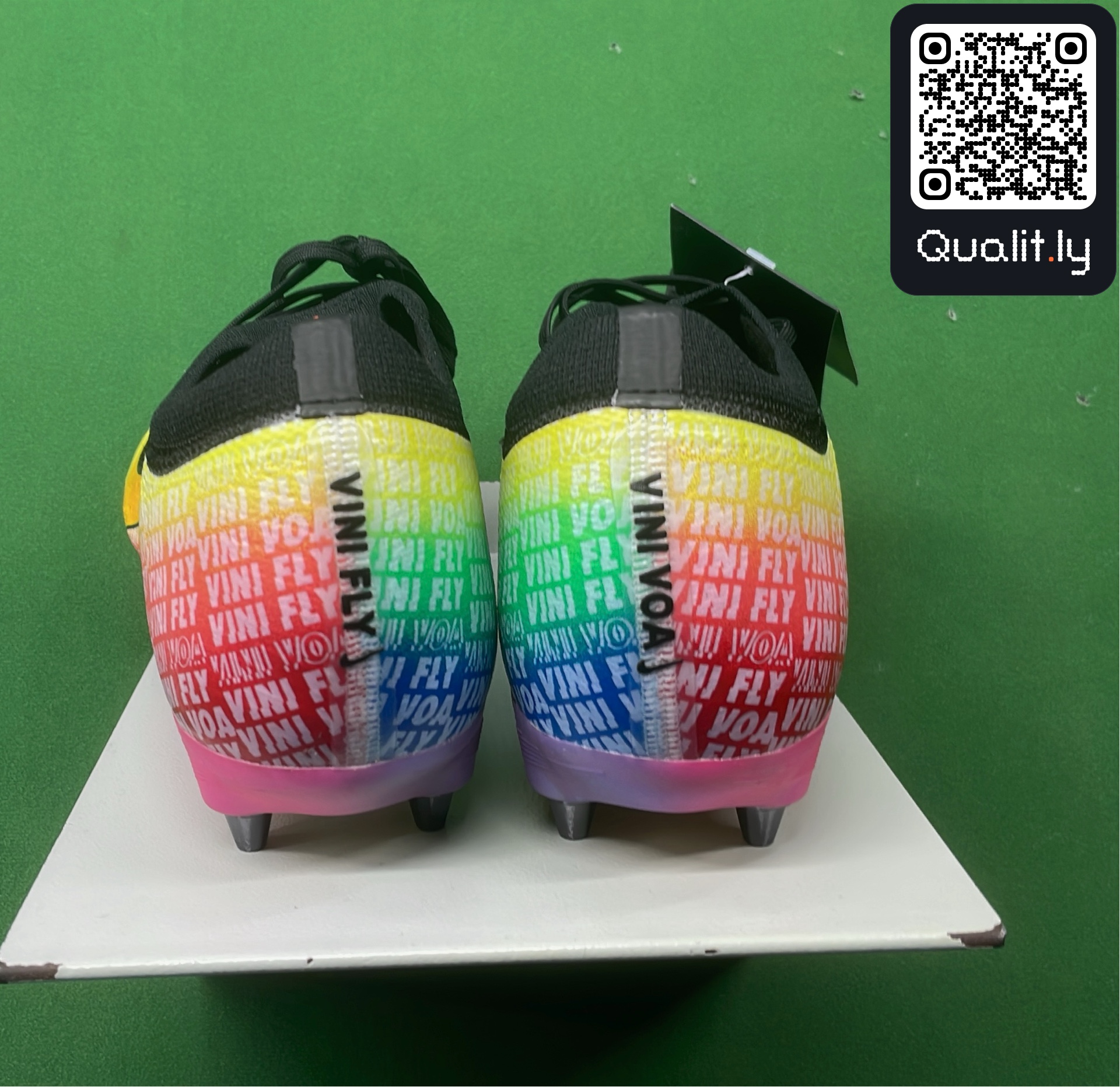 Sneakers QC photo 3 of 68