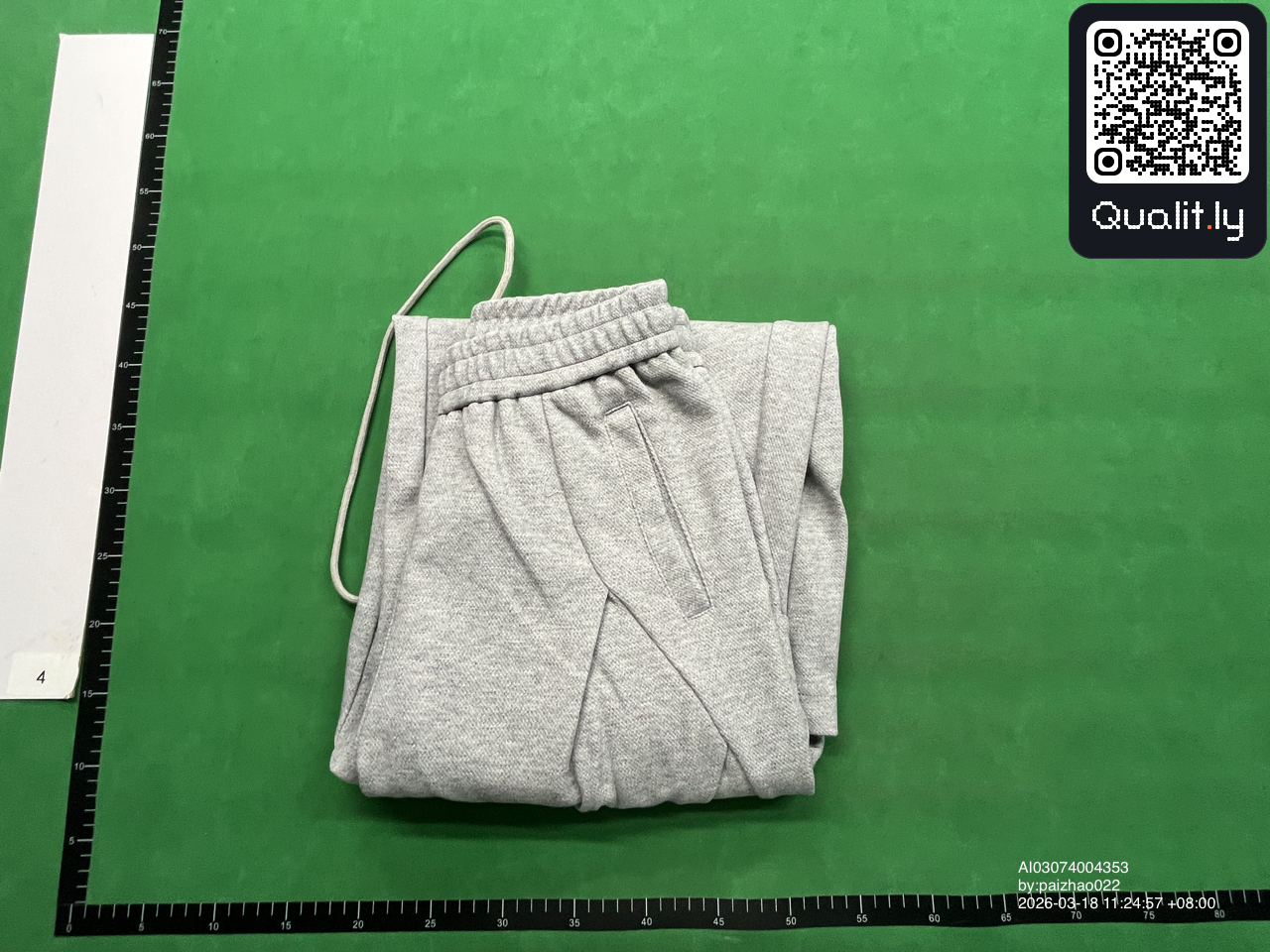 Pantalon — photo QC 1 sur 4