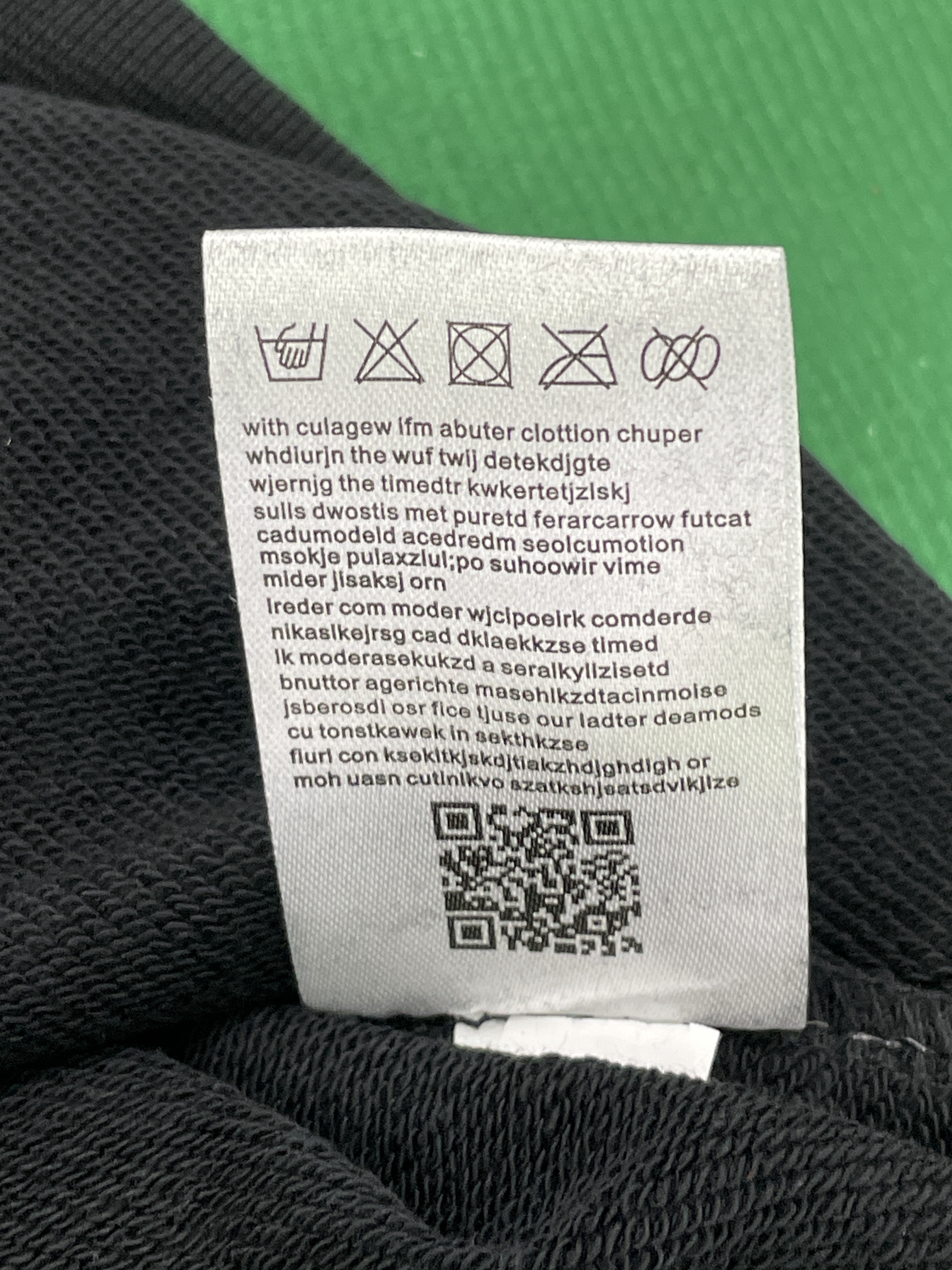Hoodie — QC-Foto 3 von 68