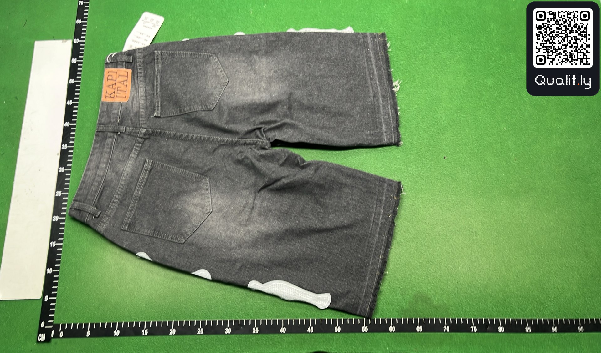 Pantaloni scurți — fotografie QC 3 din 4