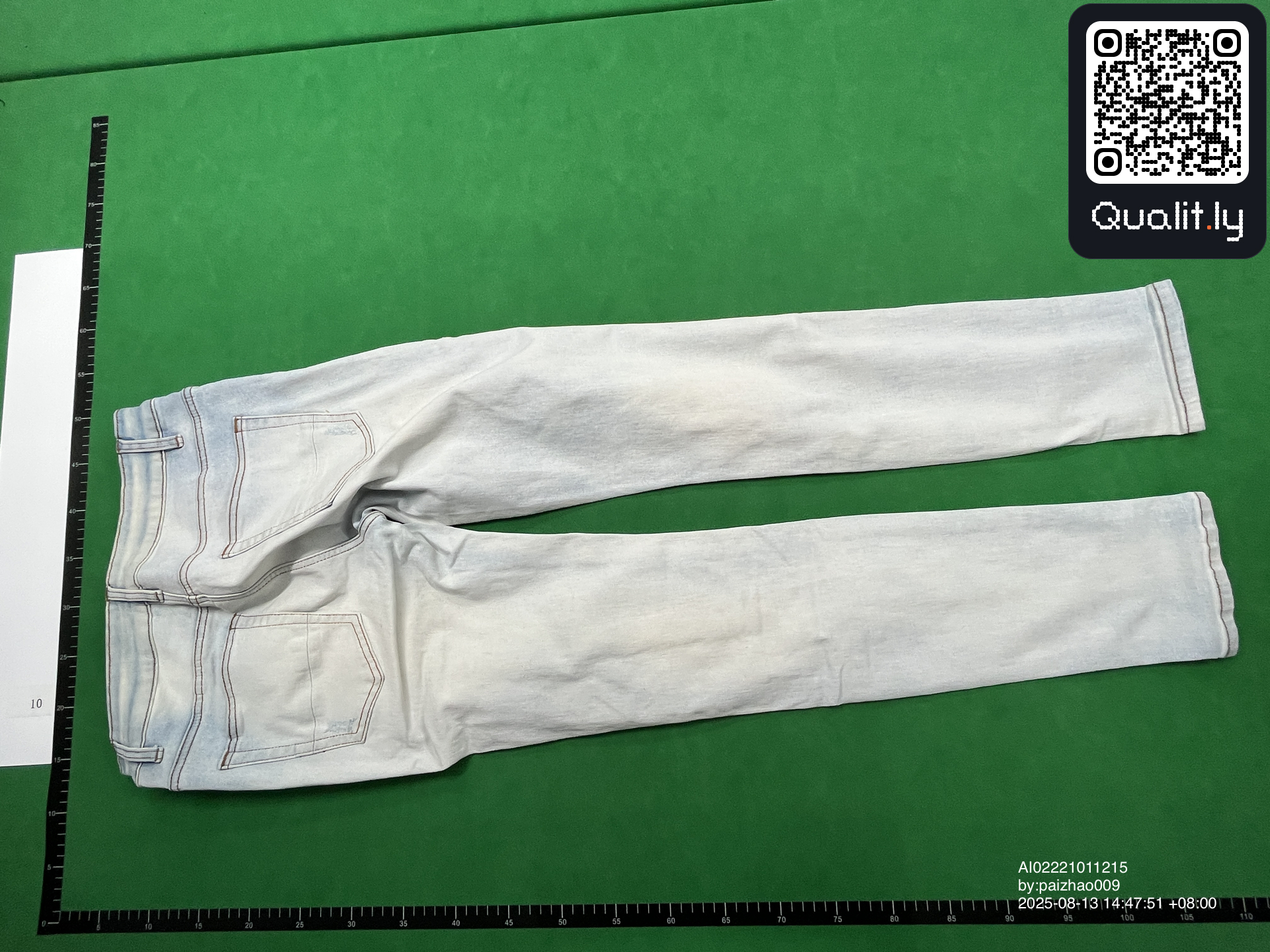 Jeans — QC-foto 2 av 4