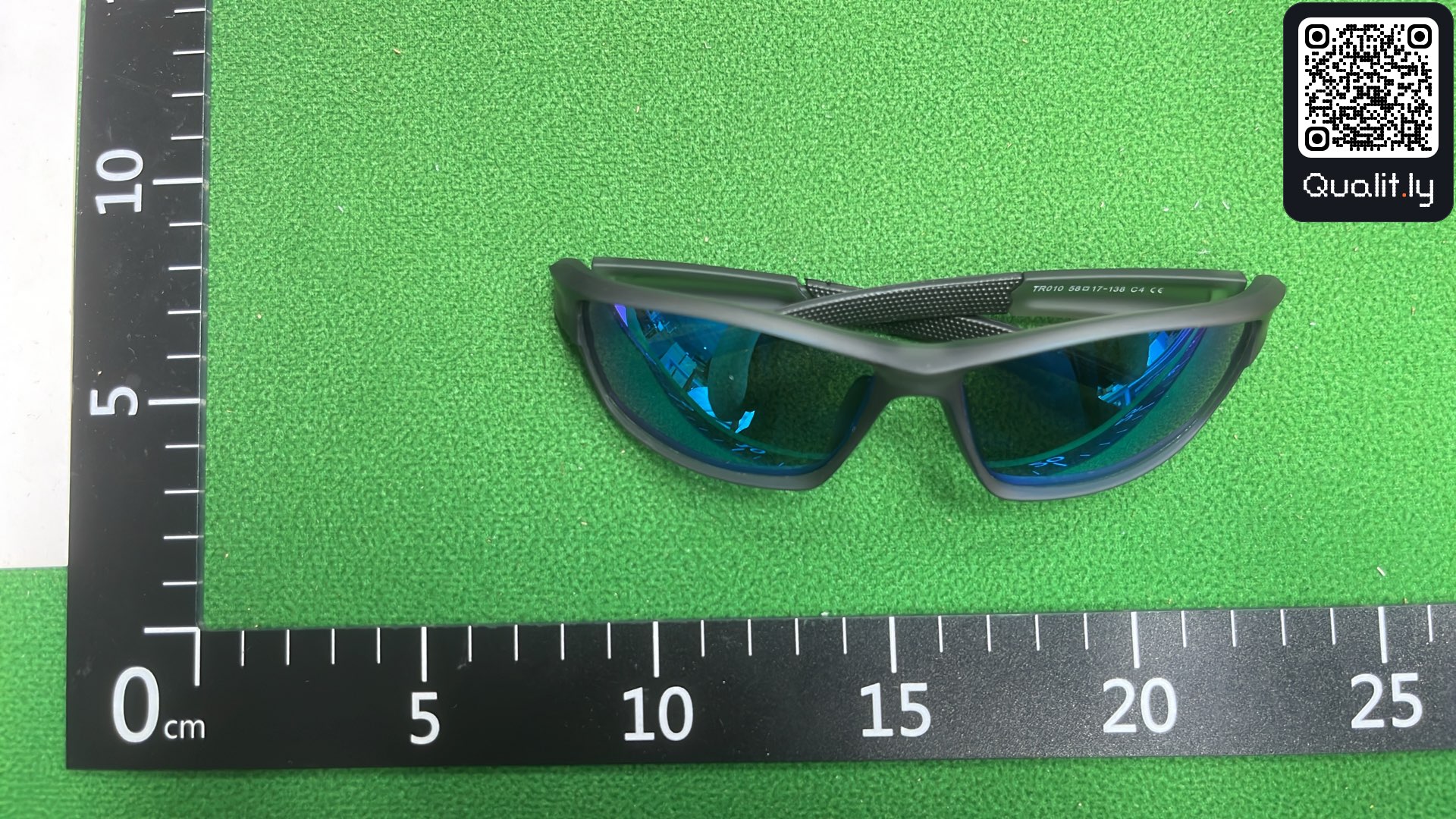 Sunglasses QC photo 1 of 9