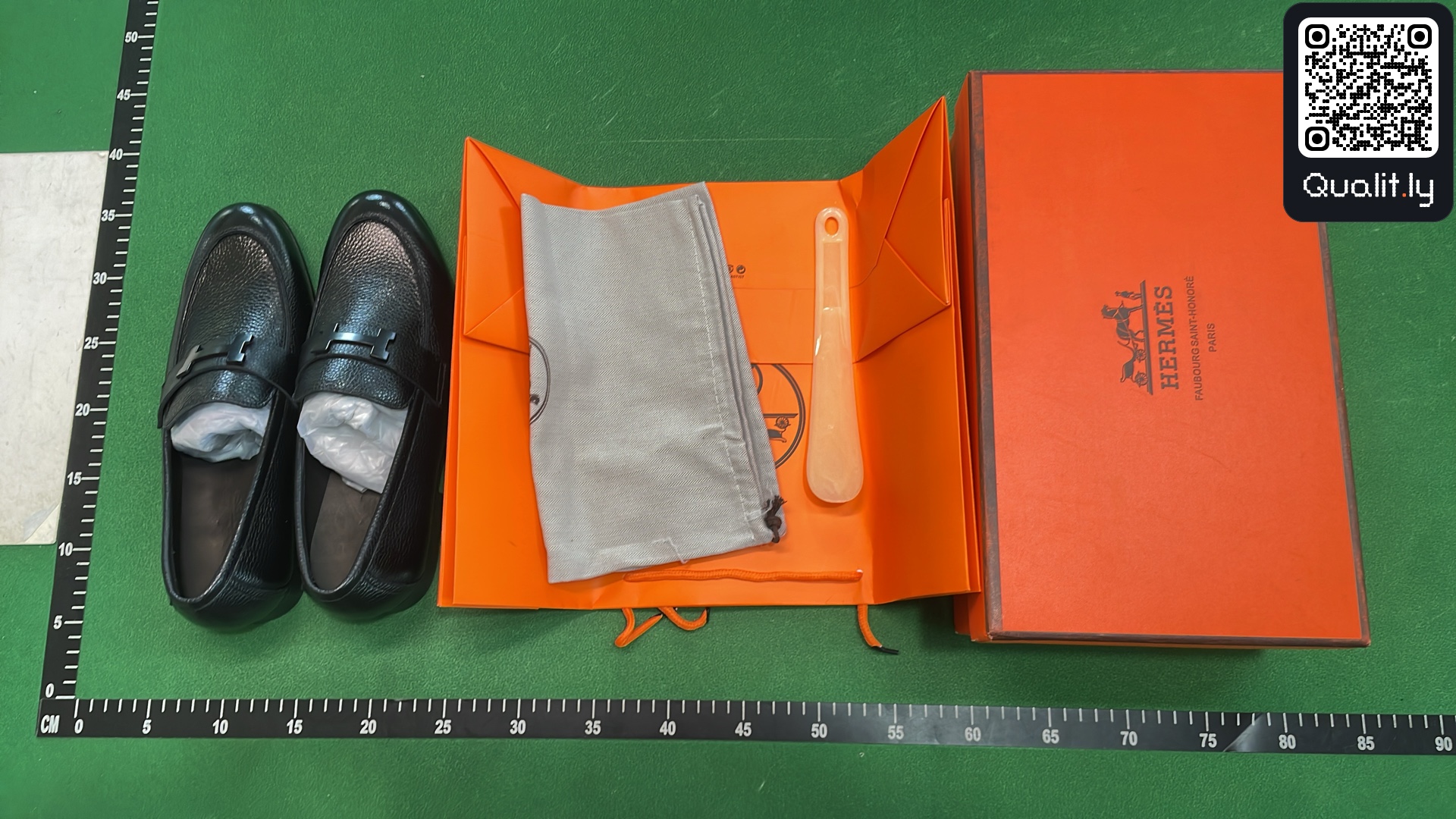 Sneakers QC photo 1 of 6