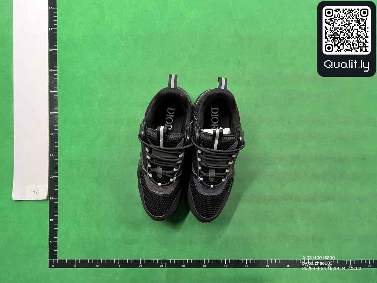 Sneakers QC photo 1 of 6