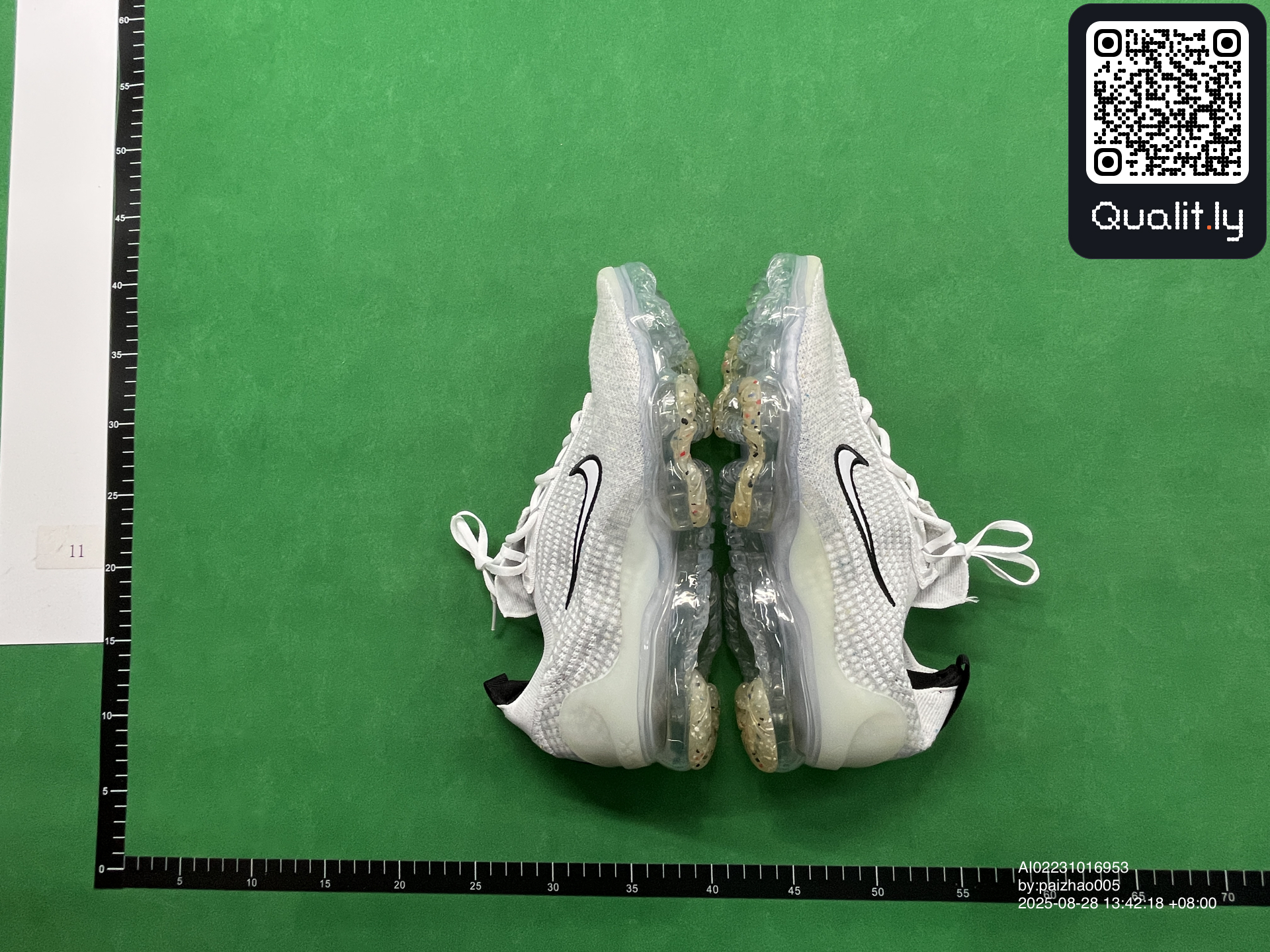 Sneakers QC photo 2 of 18